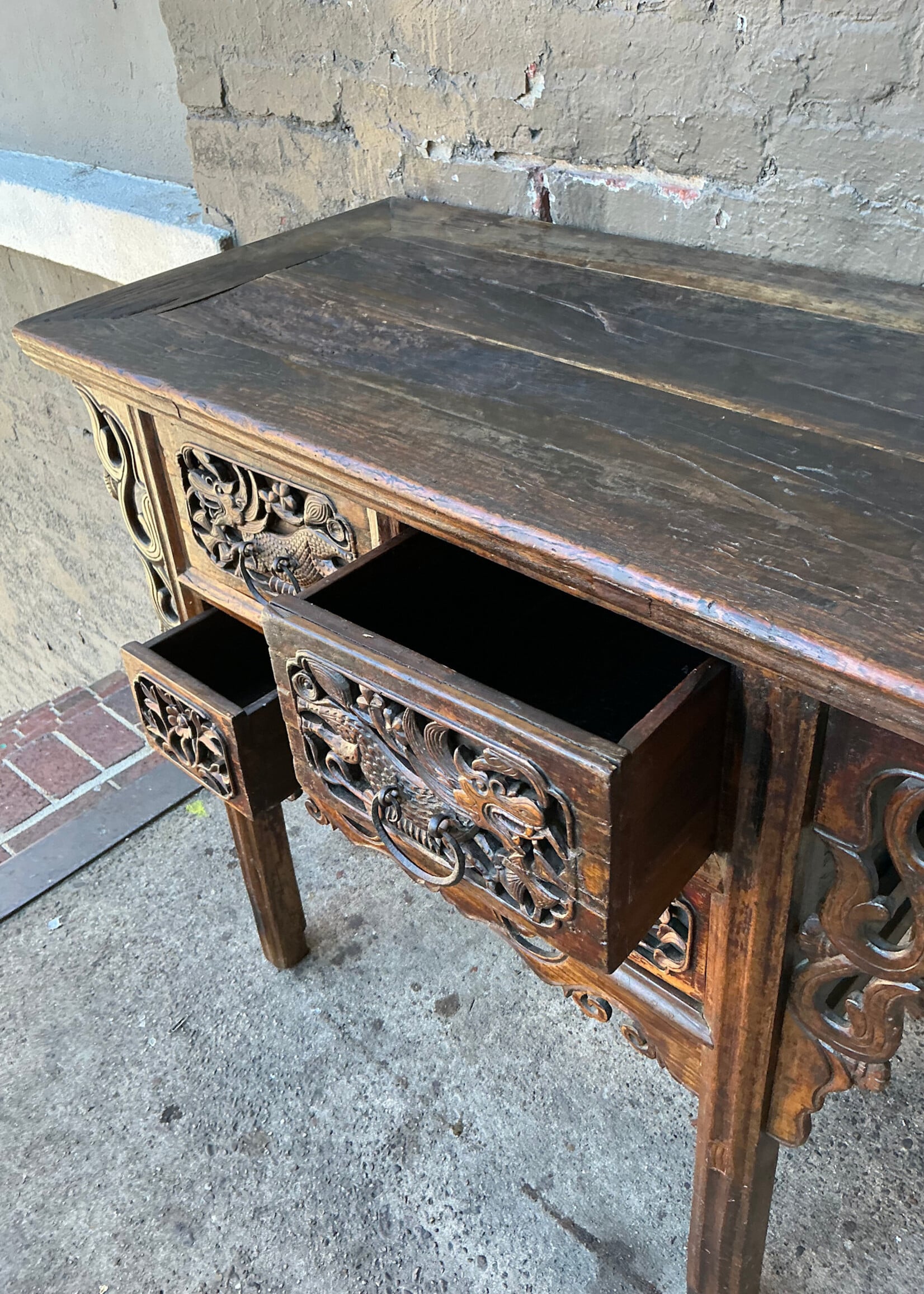 GOODWOOD Carved Chinese Server