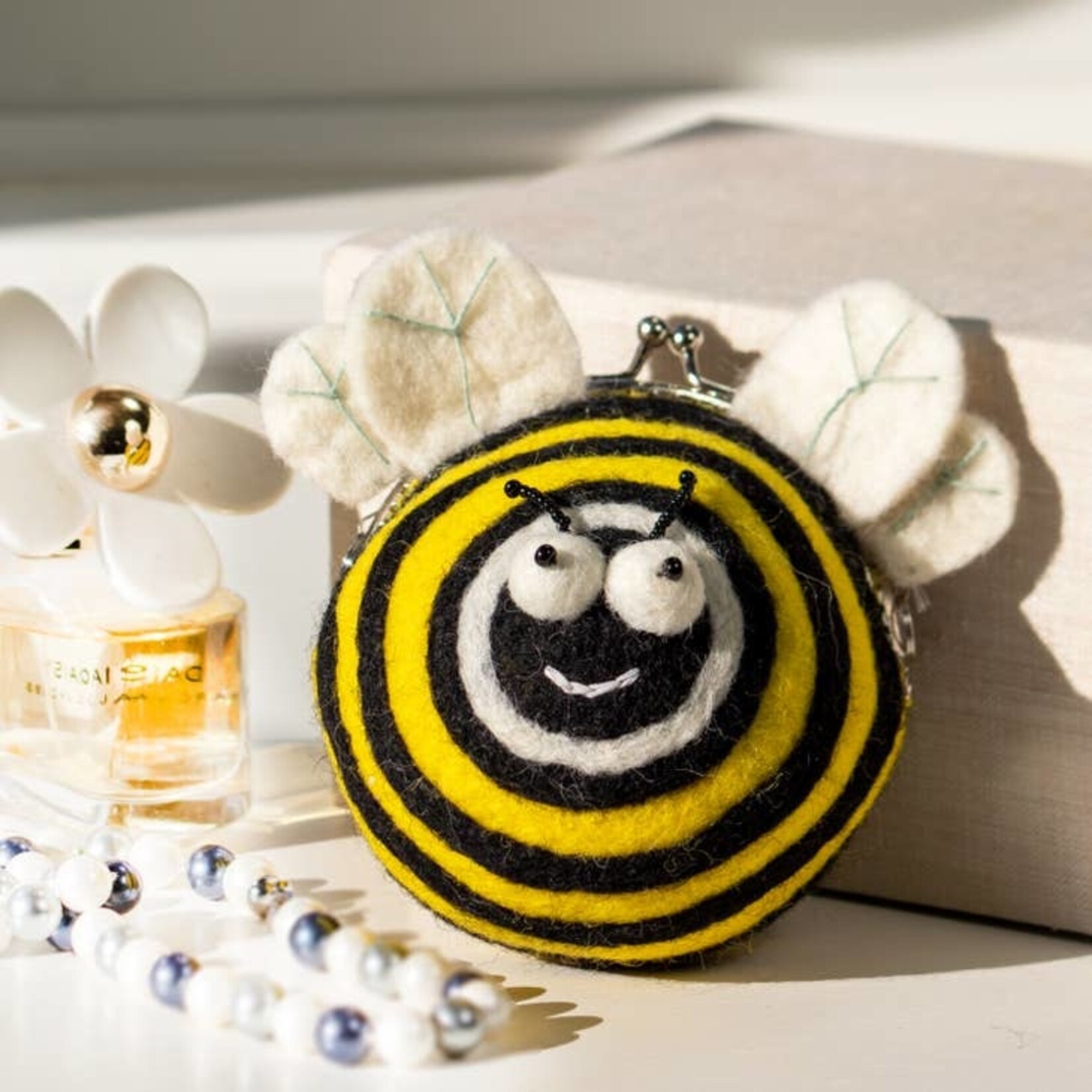 DZI DZI Bumblebee Critter Clutch
