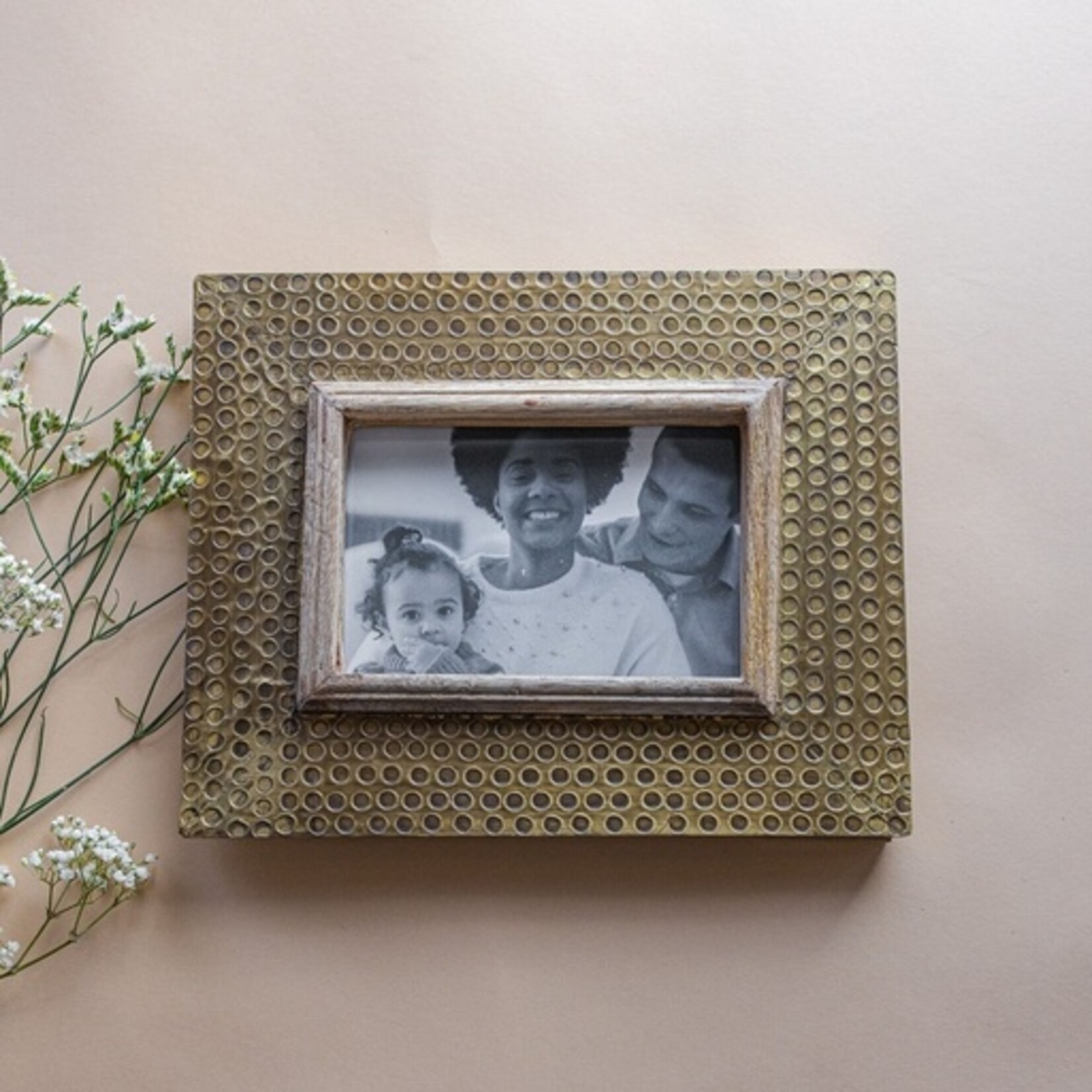 Foreside Home & Garden Foreside Home & Garden 4x6 Hammered Brass Photo Frame