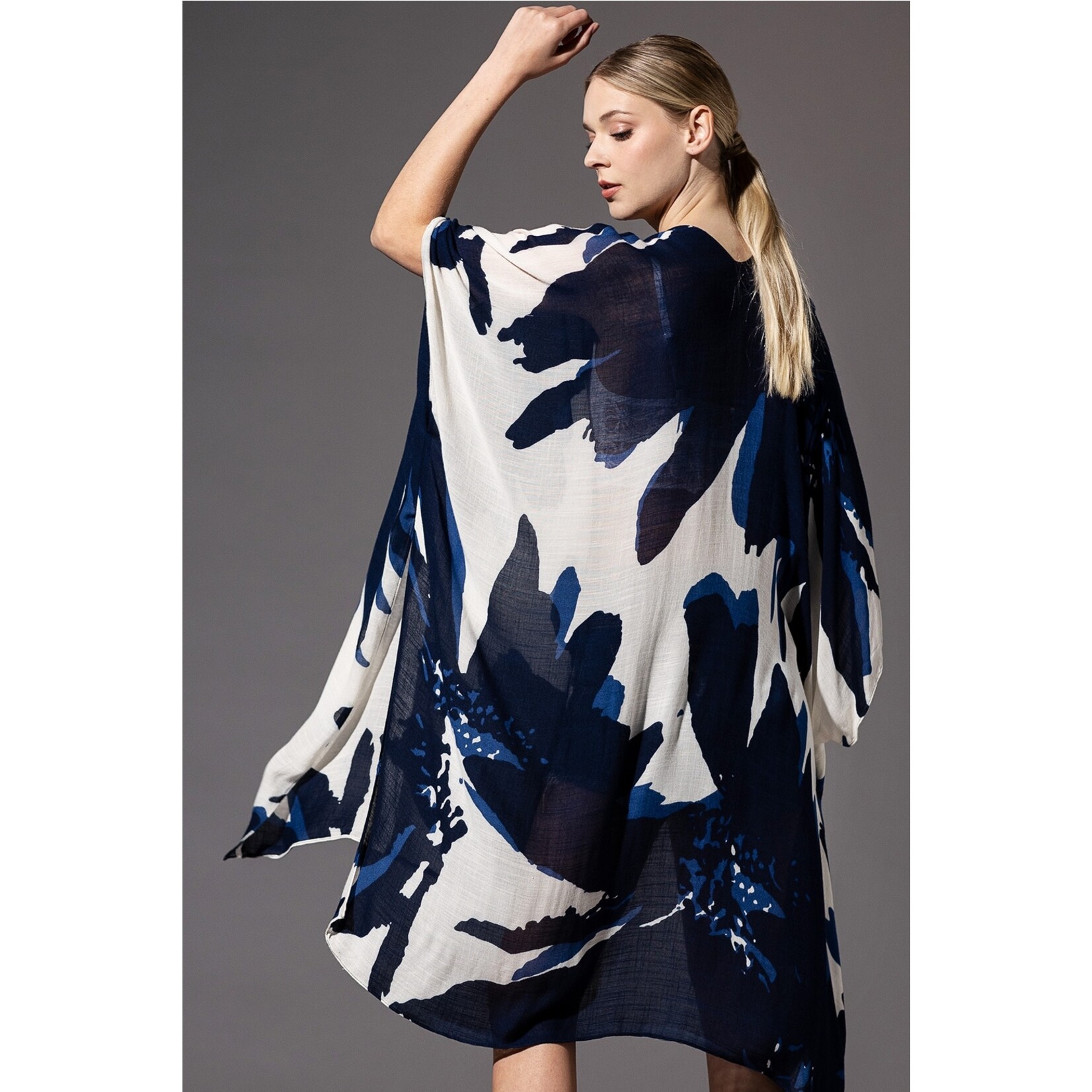 Urbanista Urbanista Sweeping Floral Kimono Navy