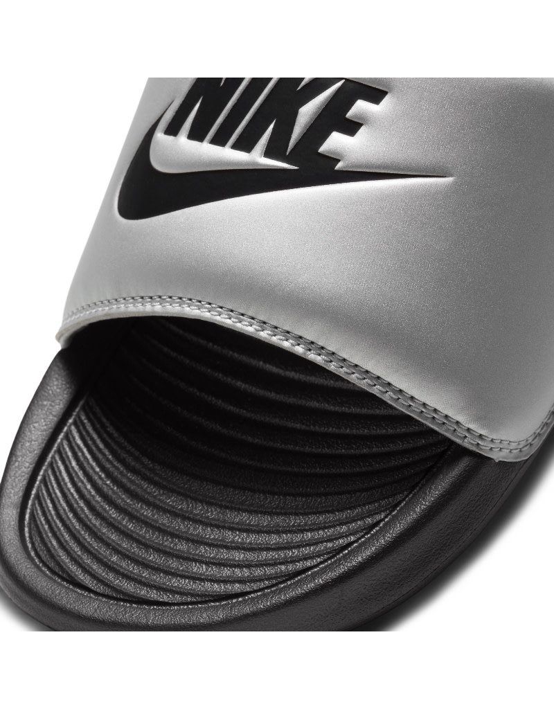 Nike W Nike Victori One Slide Print- Black/Silver