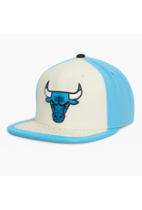 Mitchell & Ness Nba Day One Snapback Nba Bulls- White/Light Blue Mitchell & Ness Nba Day One Snapback Nba Bulls- White/Light Blue
