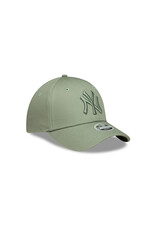 New Era 9FORTY League Essential New York Yankees cap- Pastel green colorway