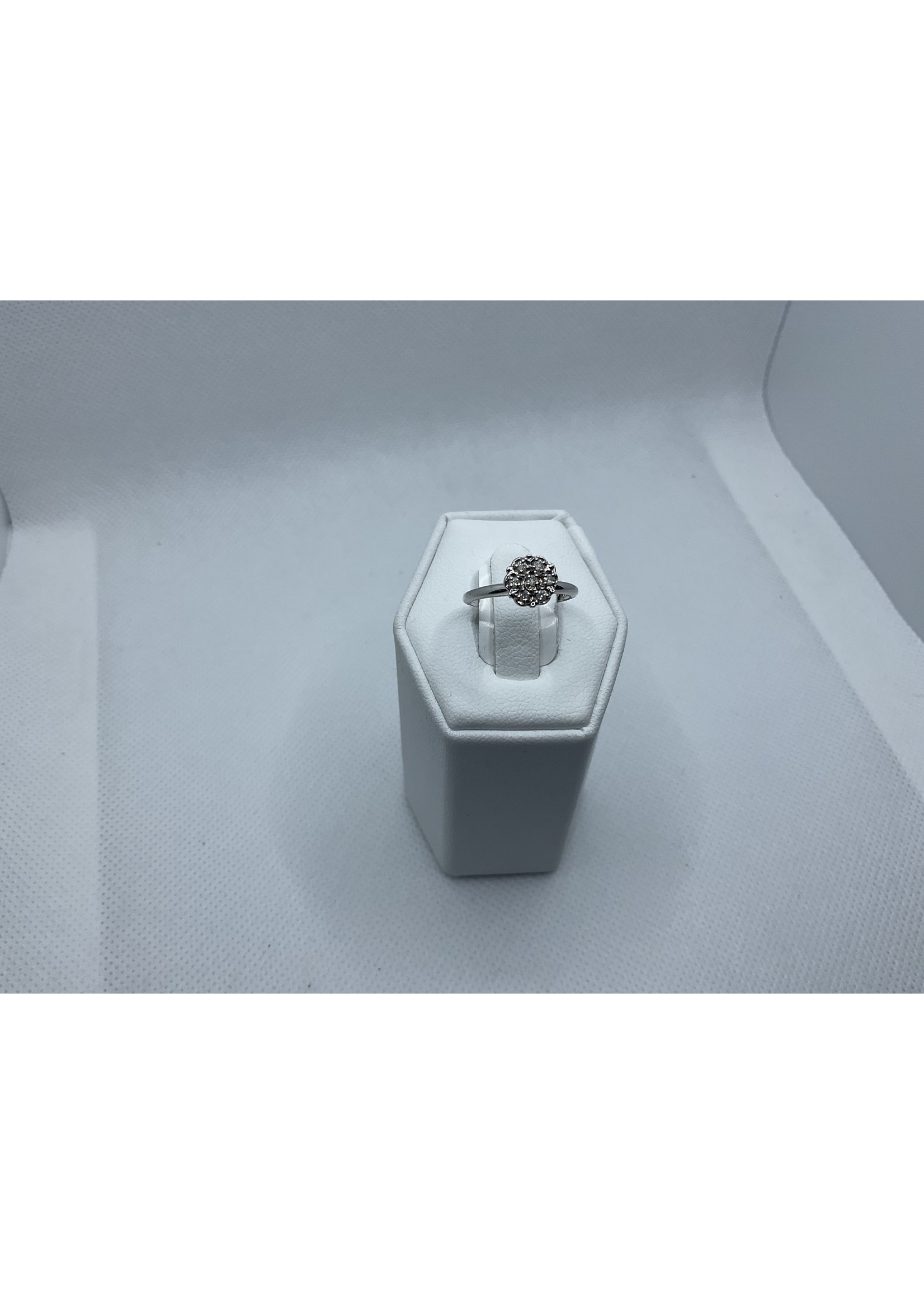 Jordans Diamond Tulip Ring 10kwg .12 cttw