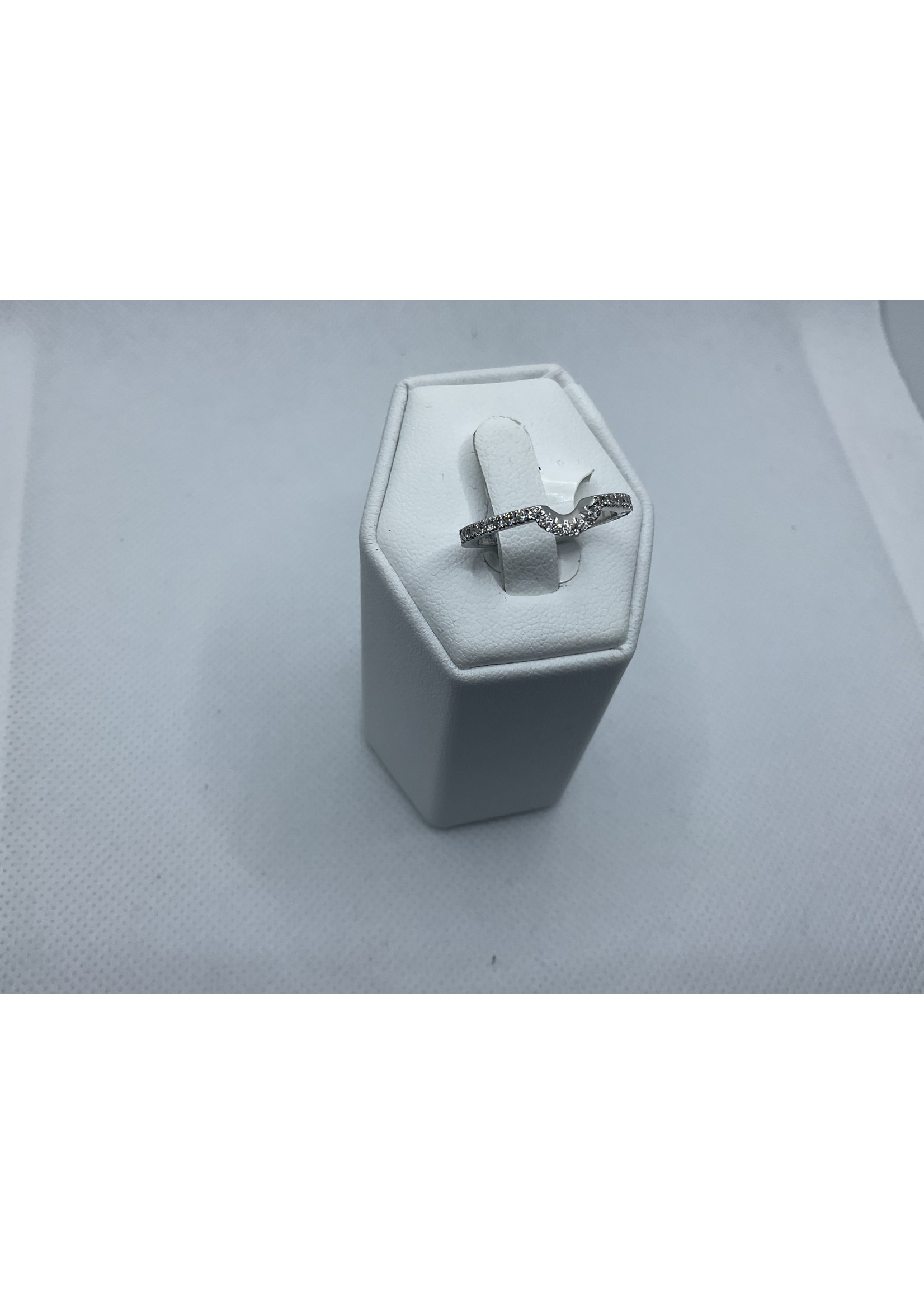 Jordans Oval Curved Diamond Band  .18 cttw 14kwg