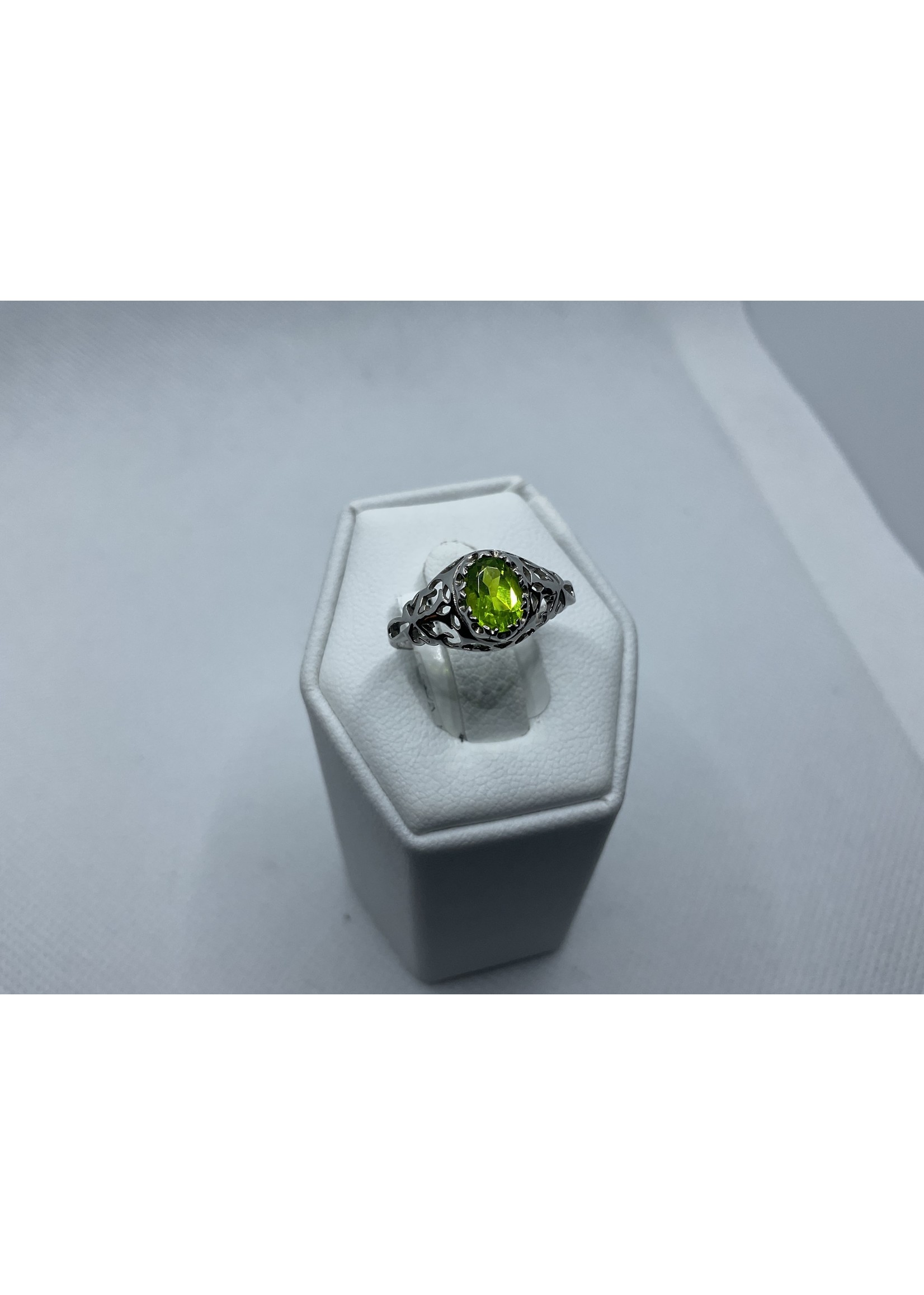 Jordans Peridot Antiqued 10k White Sim Stone