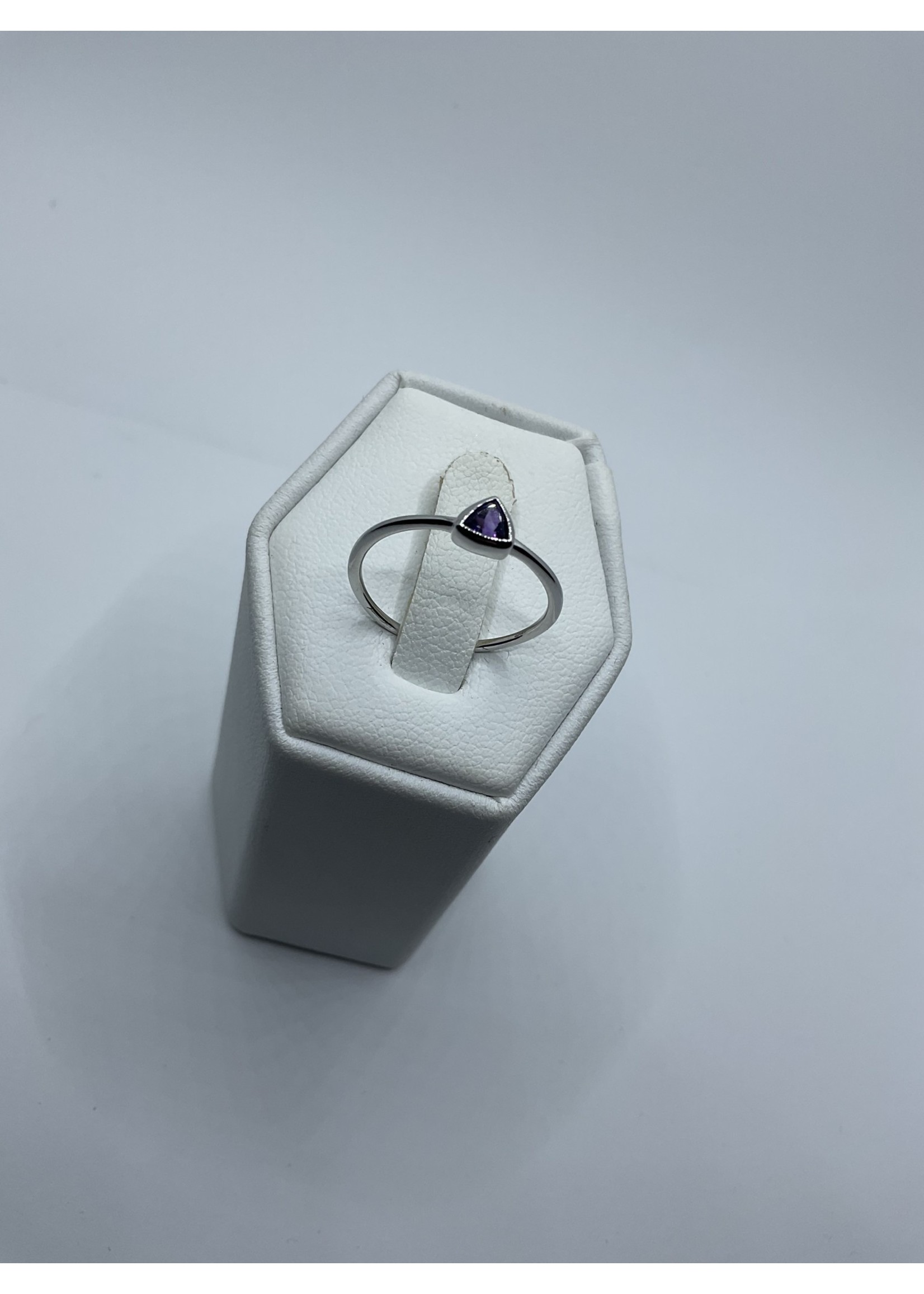 Jordans Amethyst Triangle Birthstone Stacker 10kwg sz 6.5