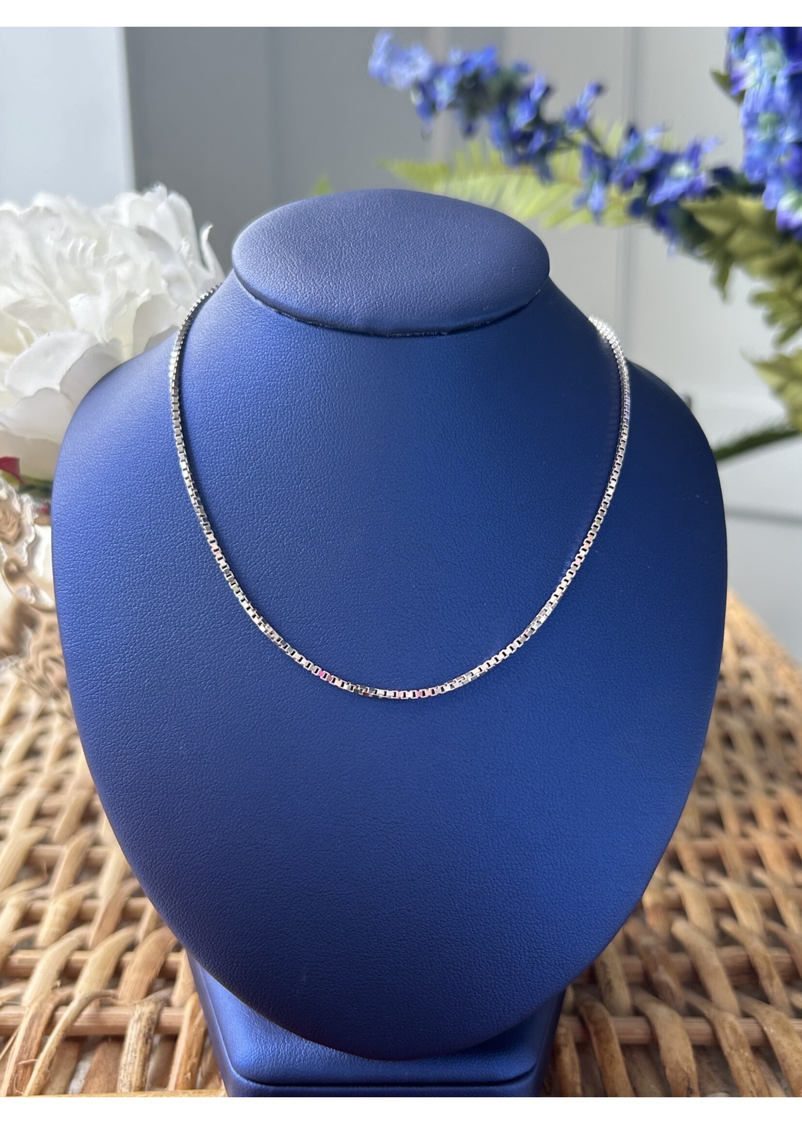 Jordans 14k white gold 1.5mm Box Chain 20in