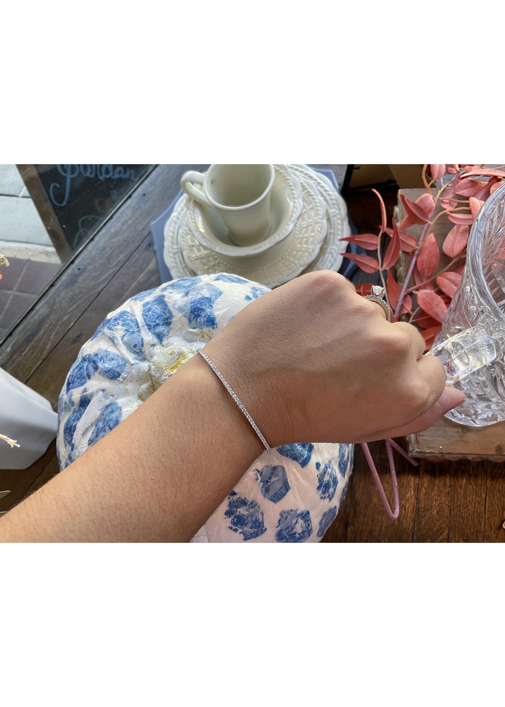 Jordans 1 cttw Diamond Flex Bangle 14kwg