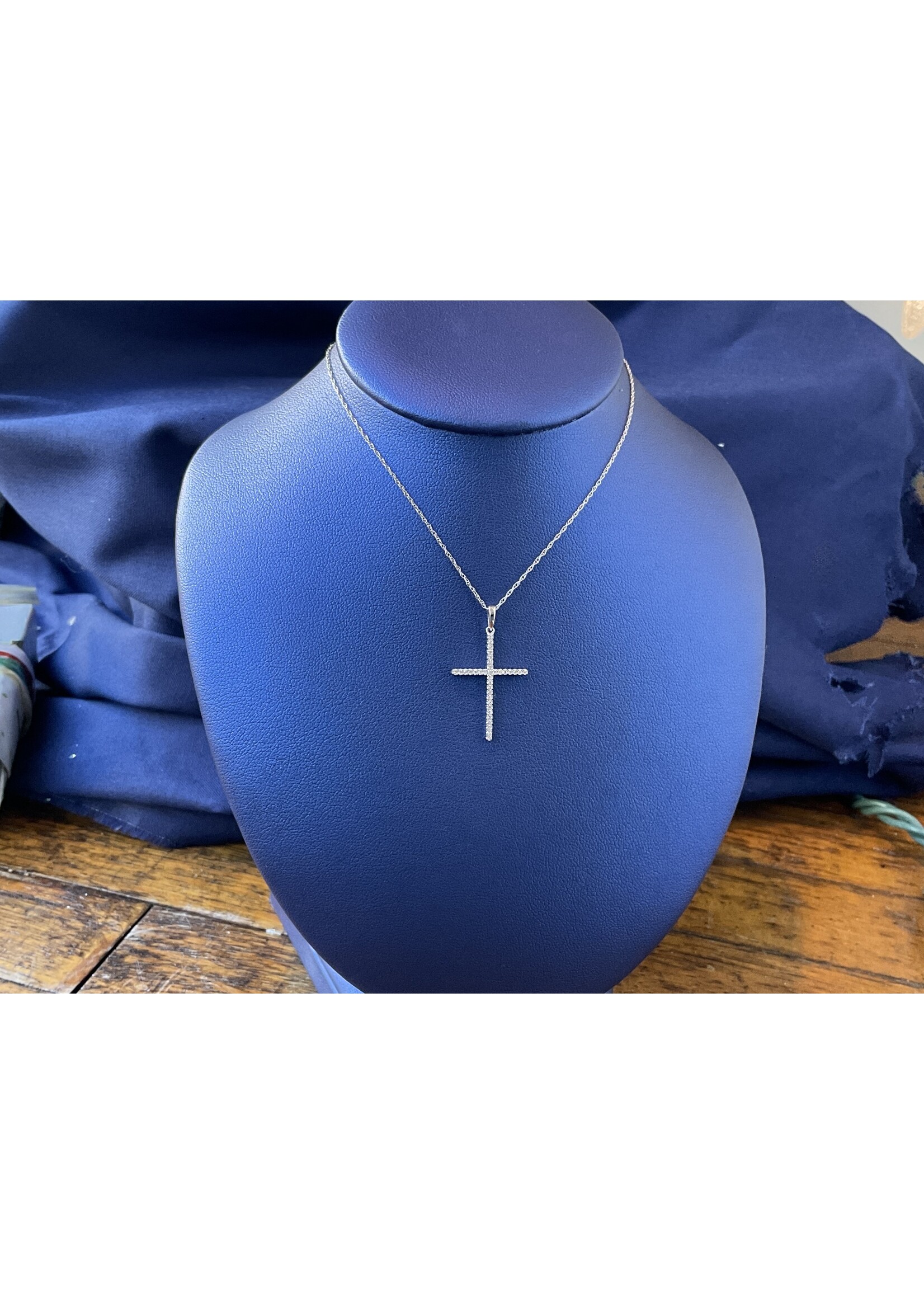Jordans .16 cttw Diamond Cross Pendant 10kwg