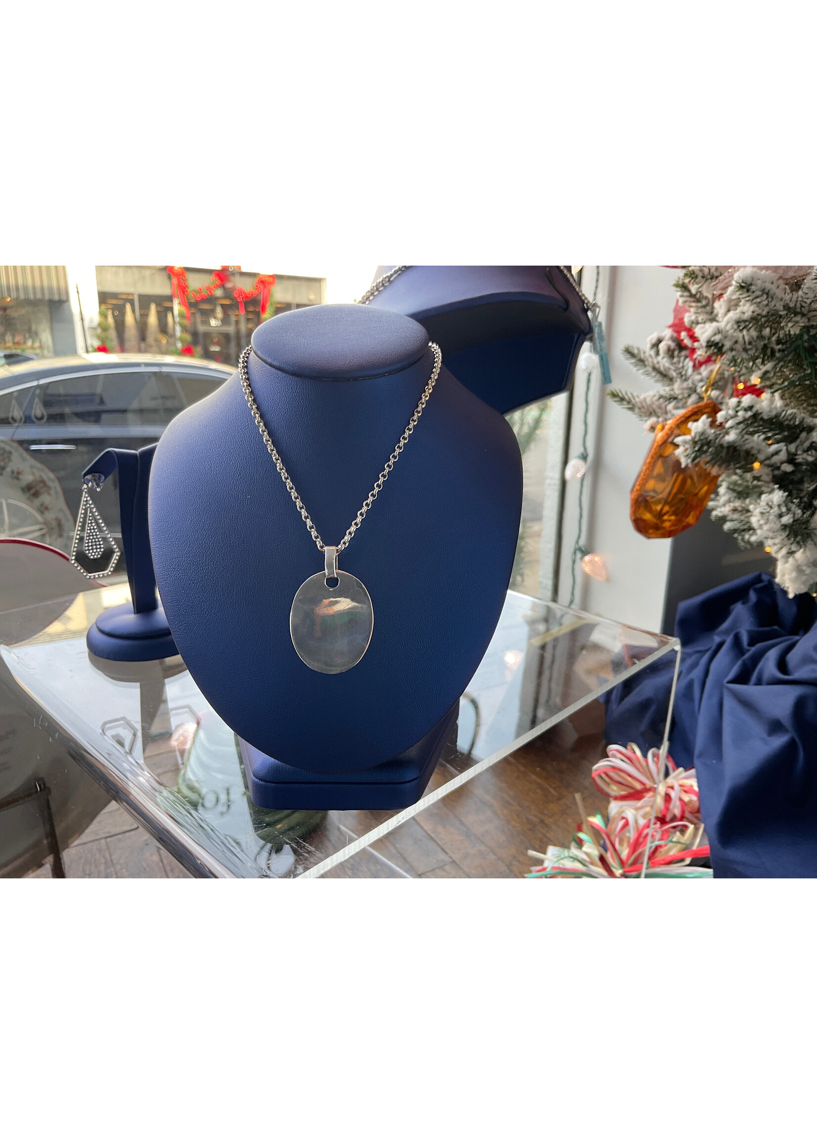 Jordans Engravable Oval Pendant on 20in Rolo Chain