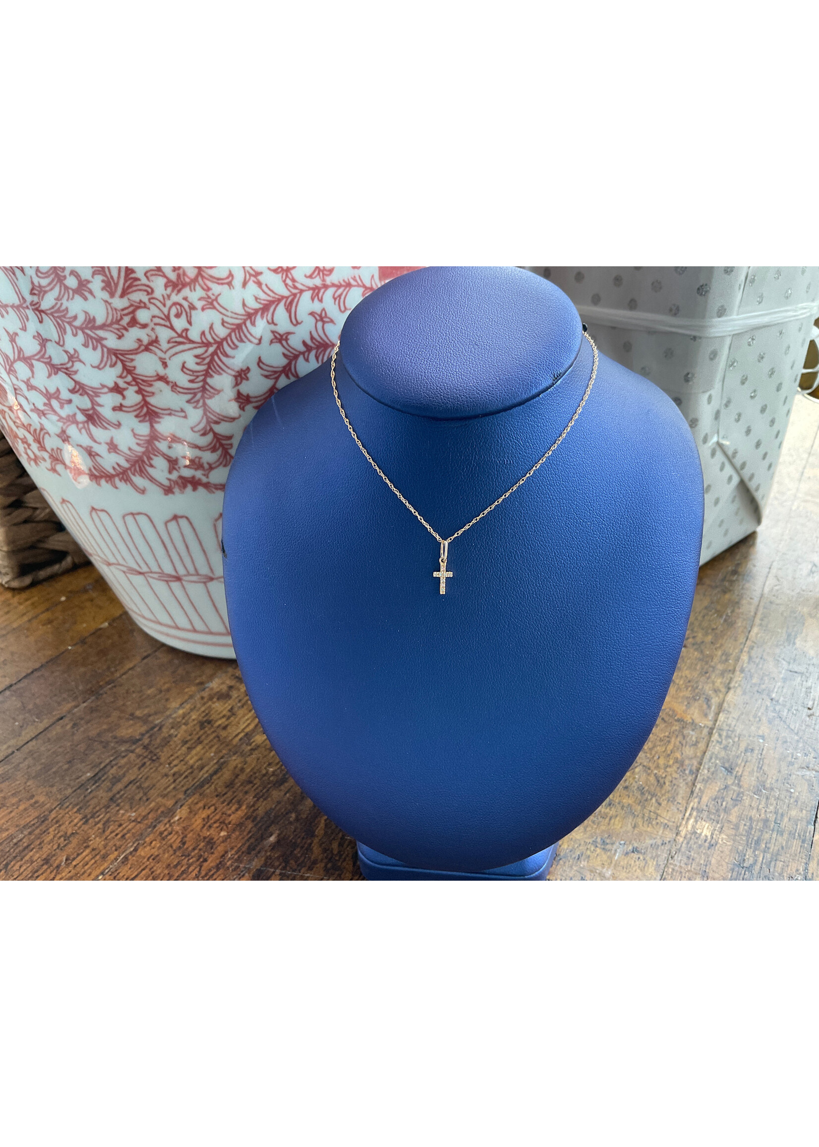 Jordans Sutton's Dainty Cross 14k