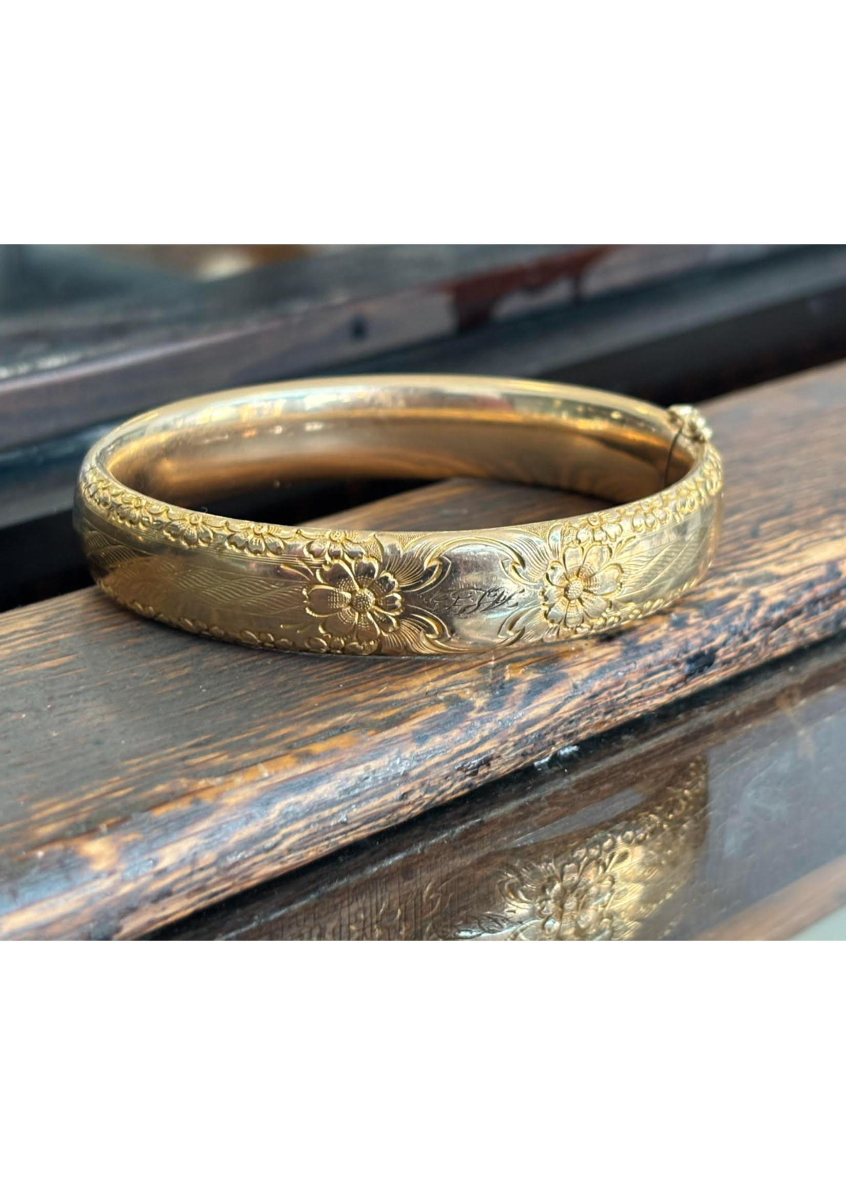 Jordans Vintage GF Lg Floral Edge Bangle