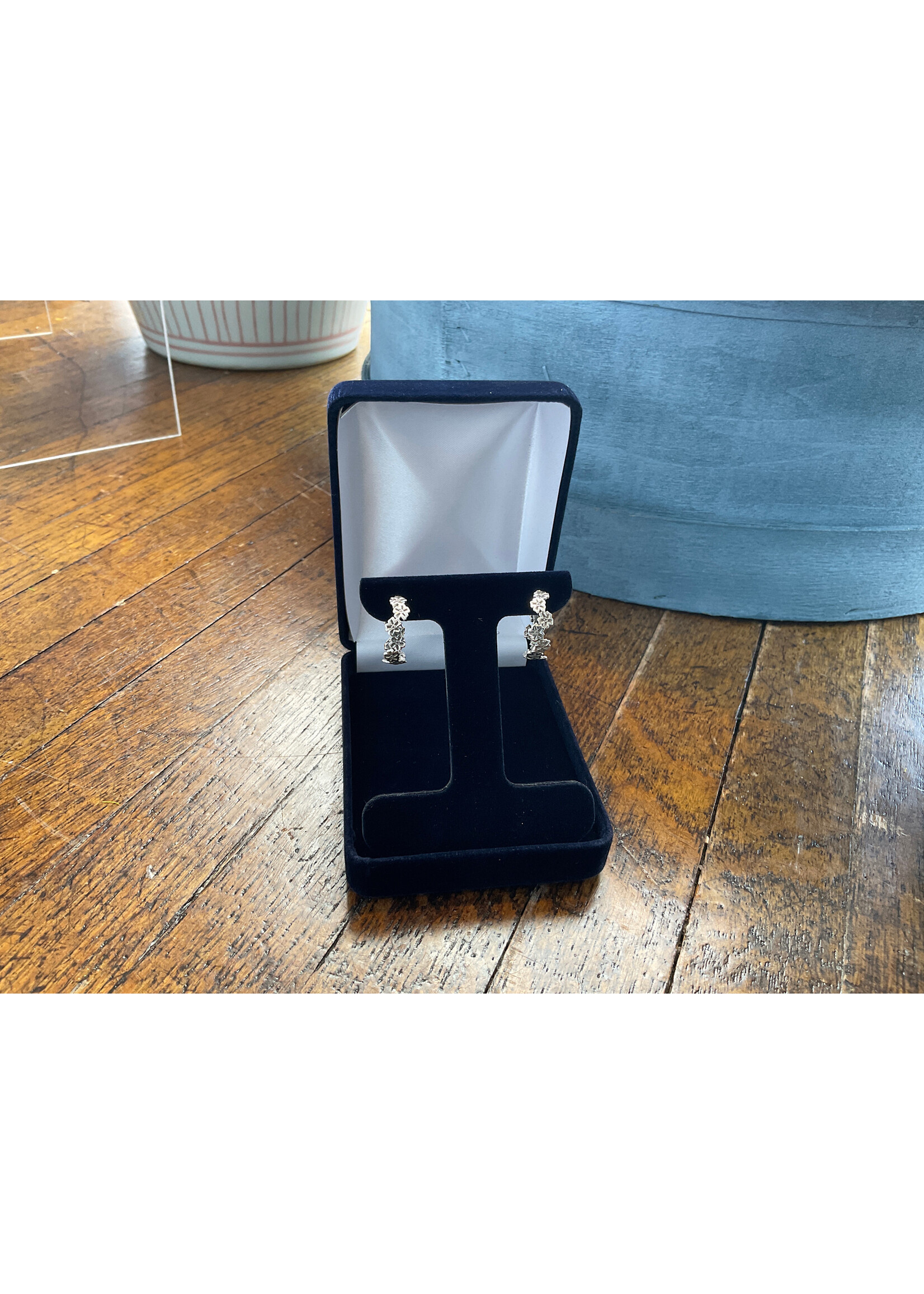 Jordans Forget Me Not Hoops small