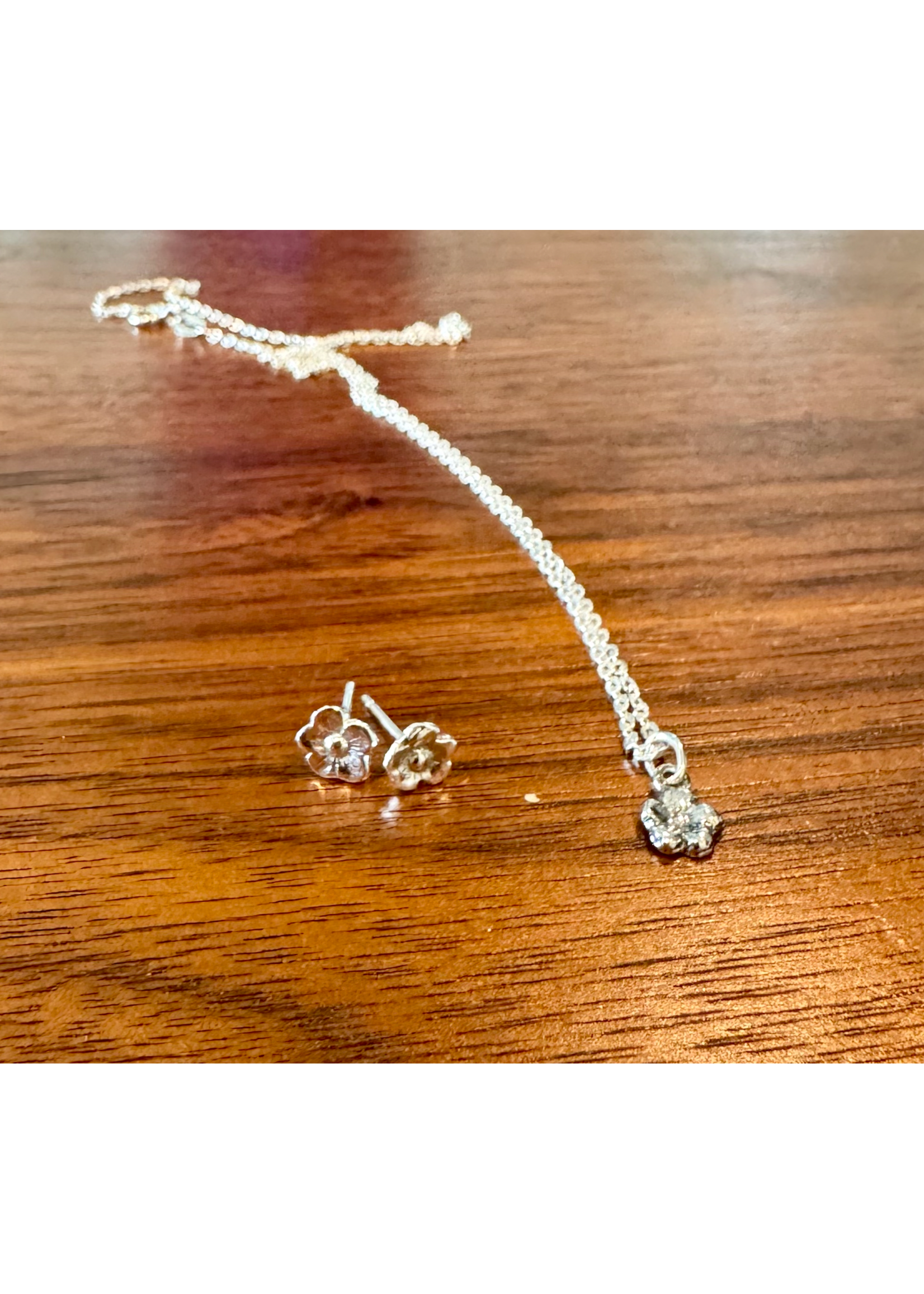 Jordans Mini Bloom Forget Me Not Stud Earring