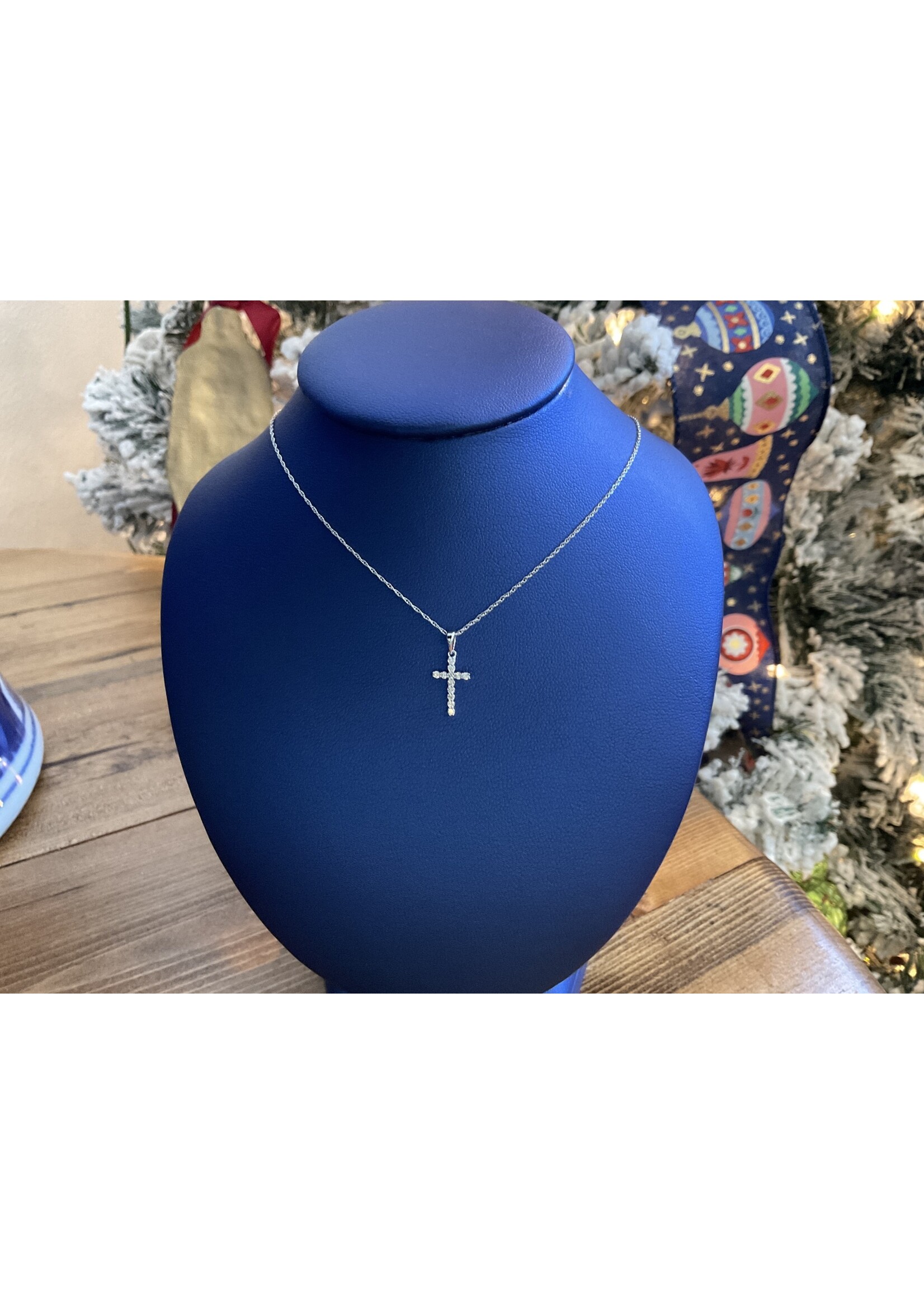 Jordans .15cttw Cross 14k white