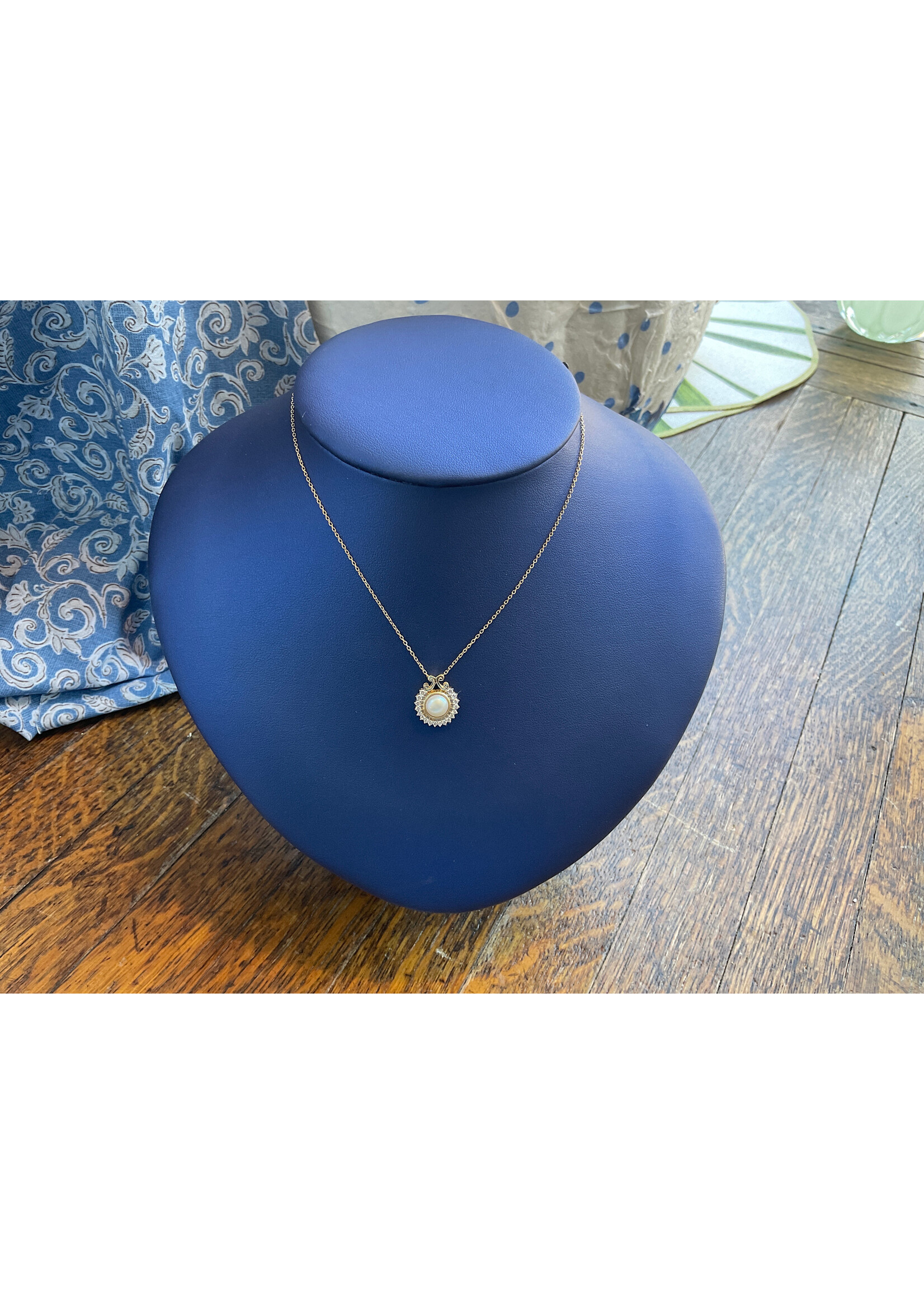 Jordans Alice Pearl Halo .25cttw Dia 14k adj chain