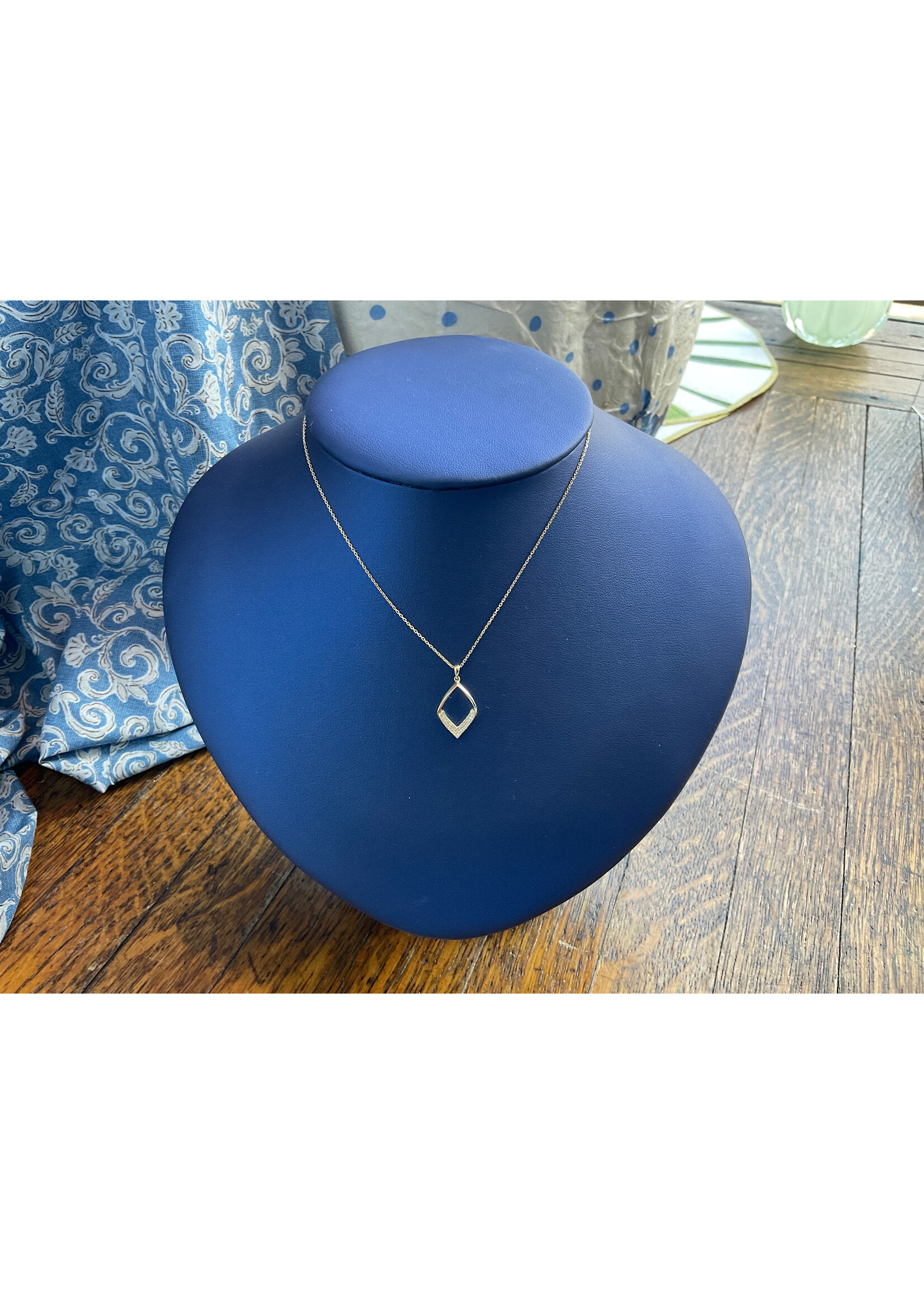 Jordans Pretty Woman .15cttw Diamond Pendant adj chain