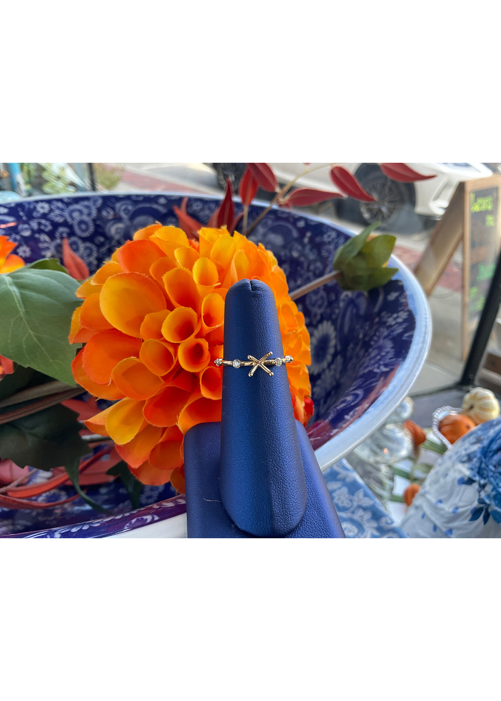 Jordans .20cttw Shared Prong Station Semi Mount 14k sz 7