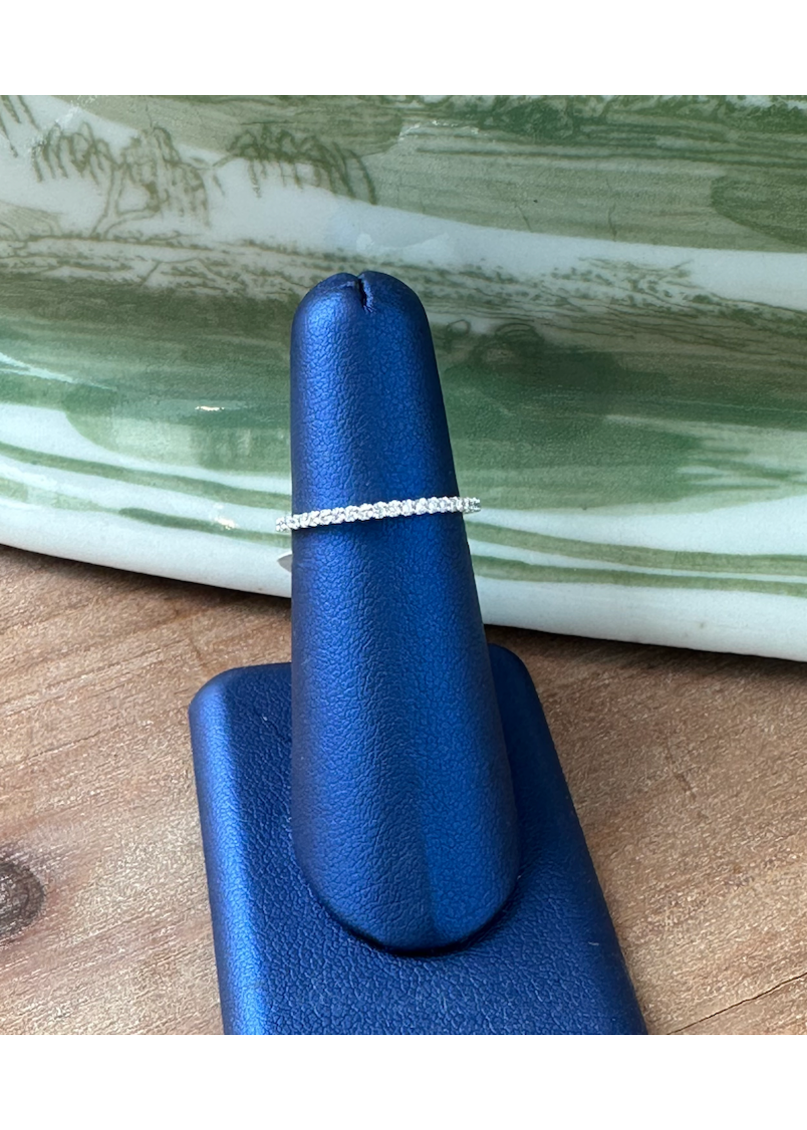 Jordans .18cttw 14kwg Simple Diamond Band