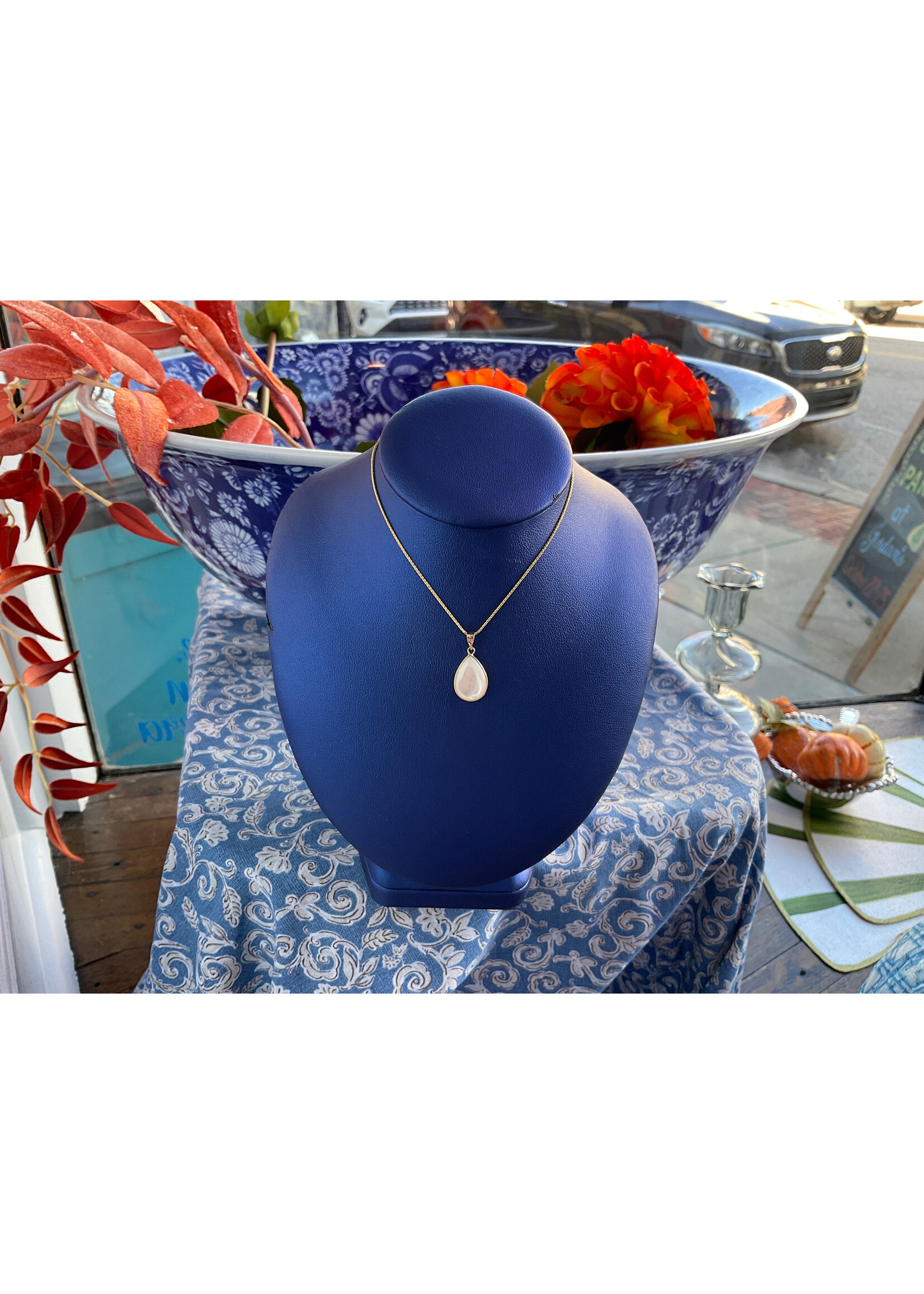 Jordans Mother of Pearl Tear Drop 18in Necklace 14k