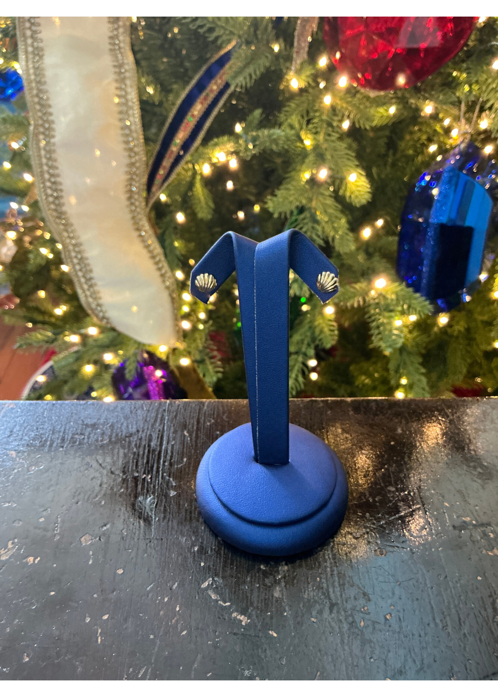 Jordans 14k Hollow Shell Stud