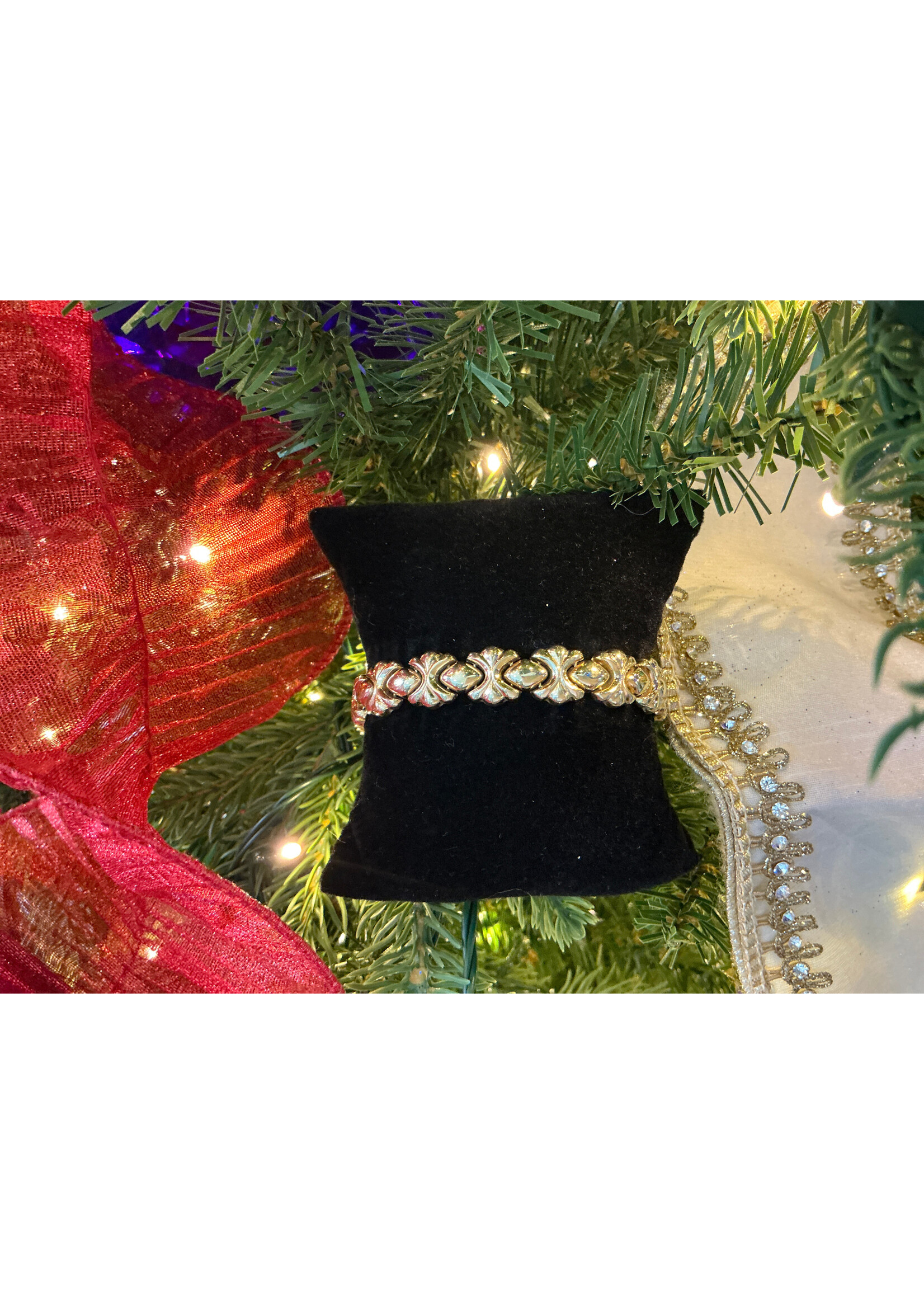 Jordans Golden Statement Bracelet  8in 14k