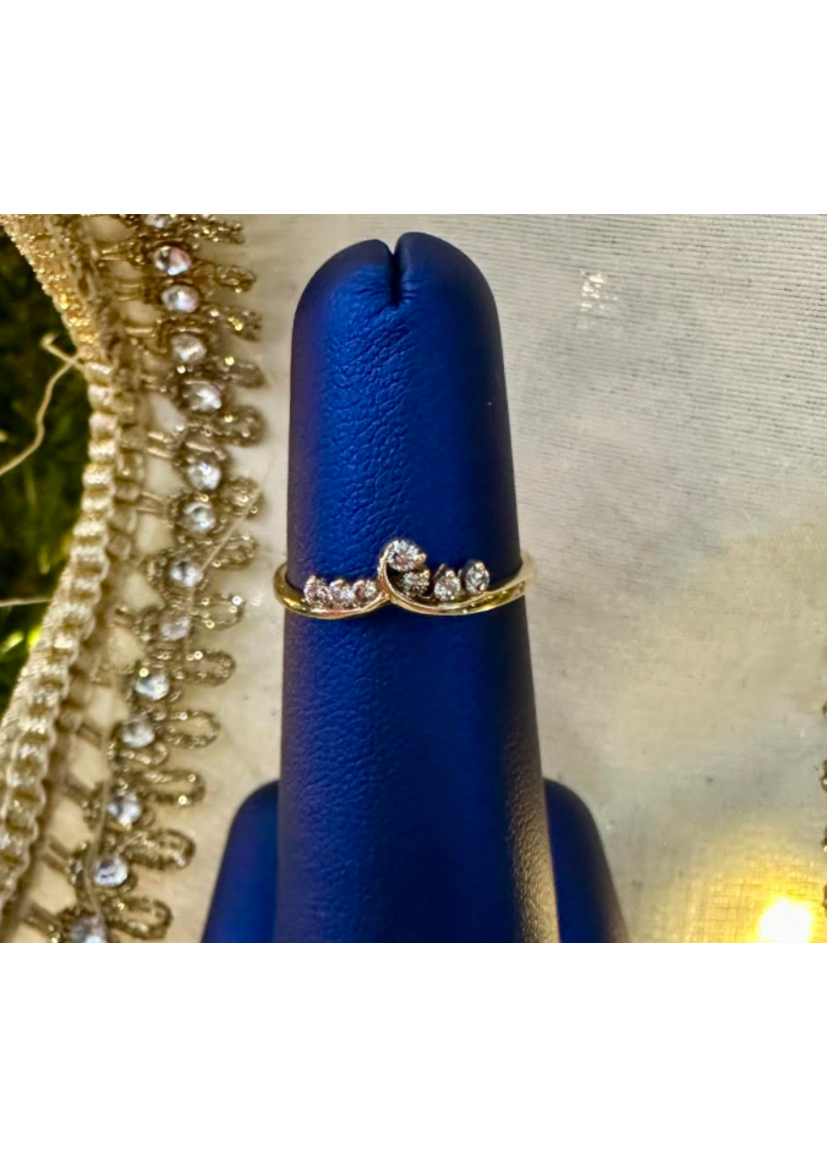 Jordans 14k Delicate Diamond Swirl Band