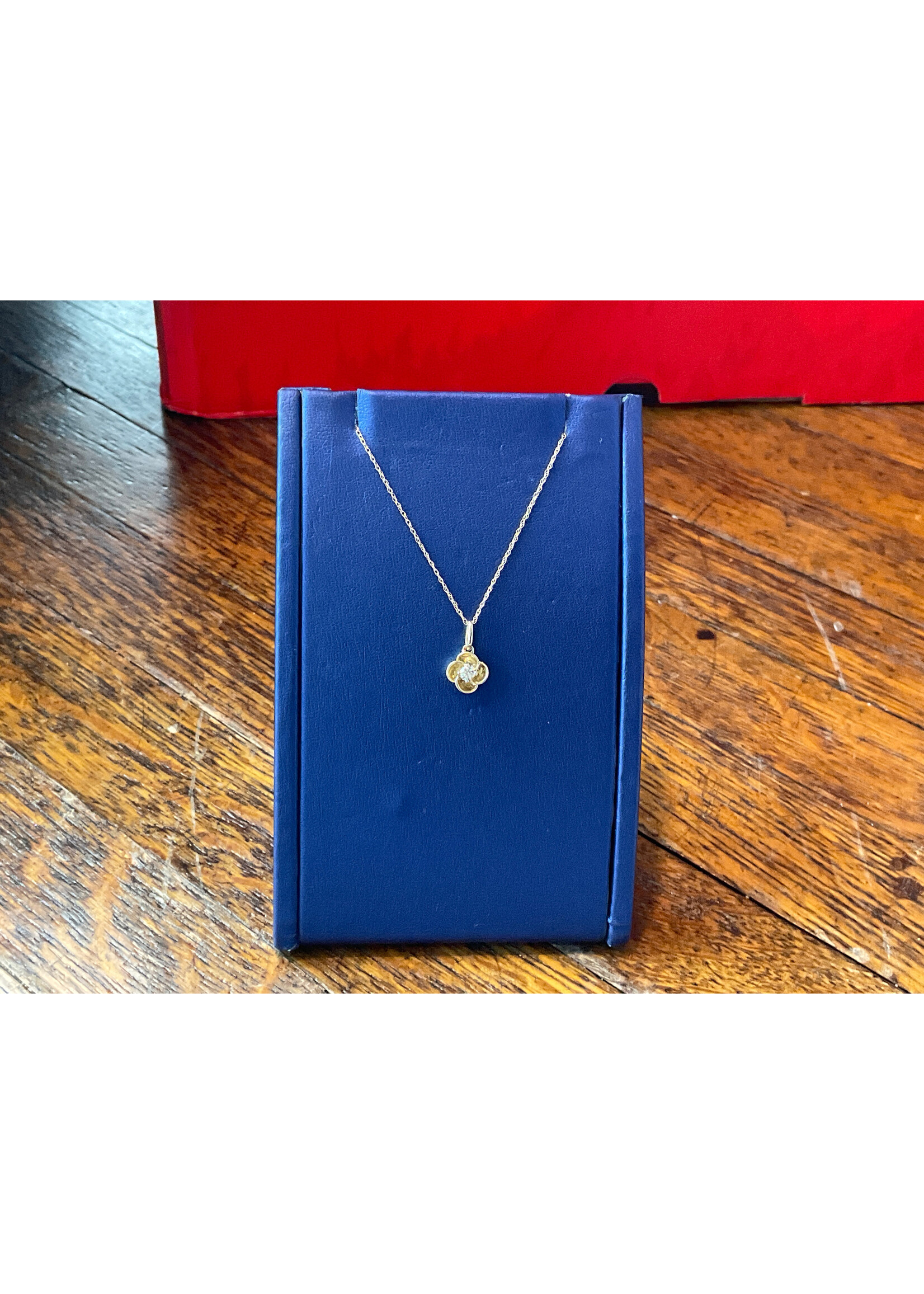 Jordans .10 Cttw Diamond Flora Pendant 10k