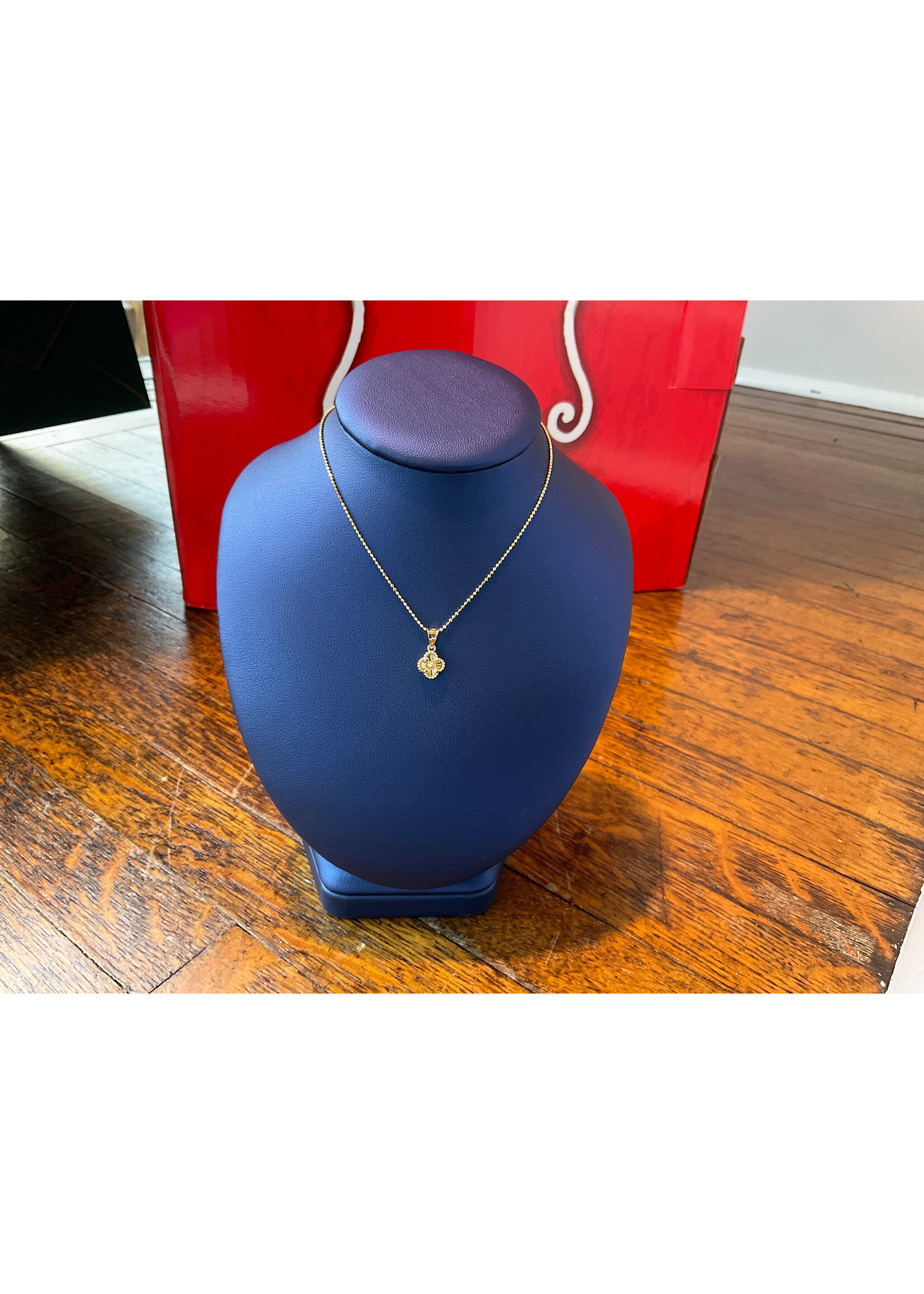 Jordans Clover Pendant on 18in Beaded Chain 14k