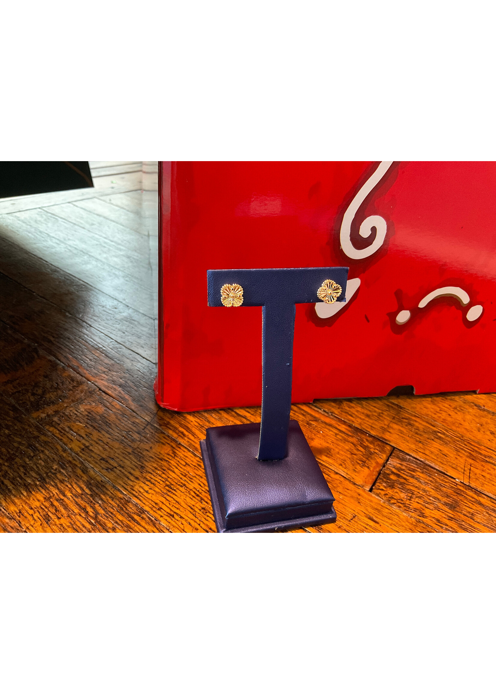 Jordans Clover Post Earring 14k