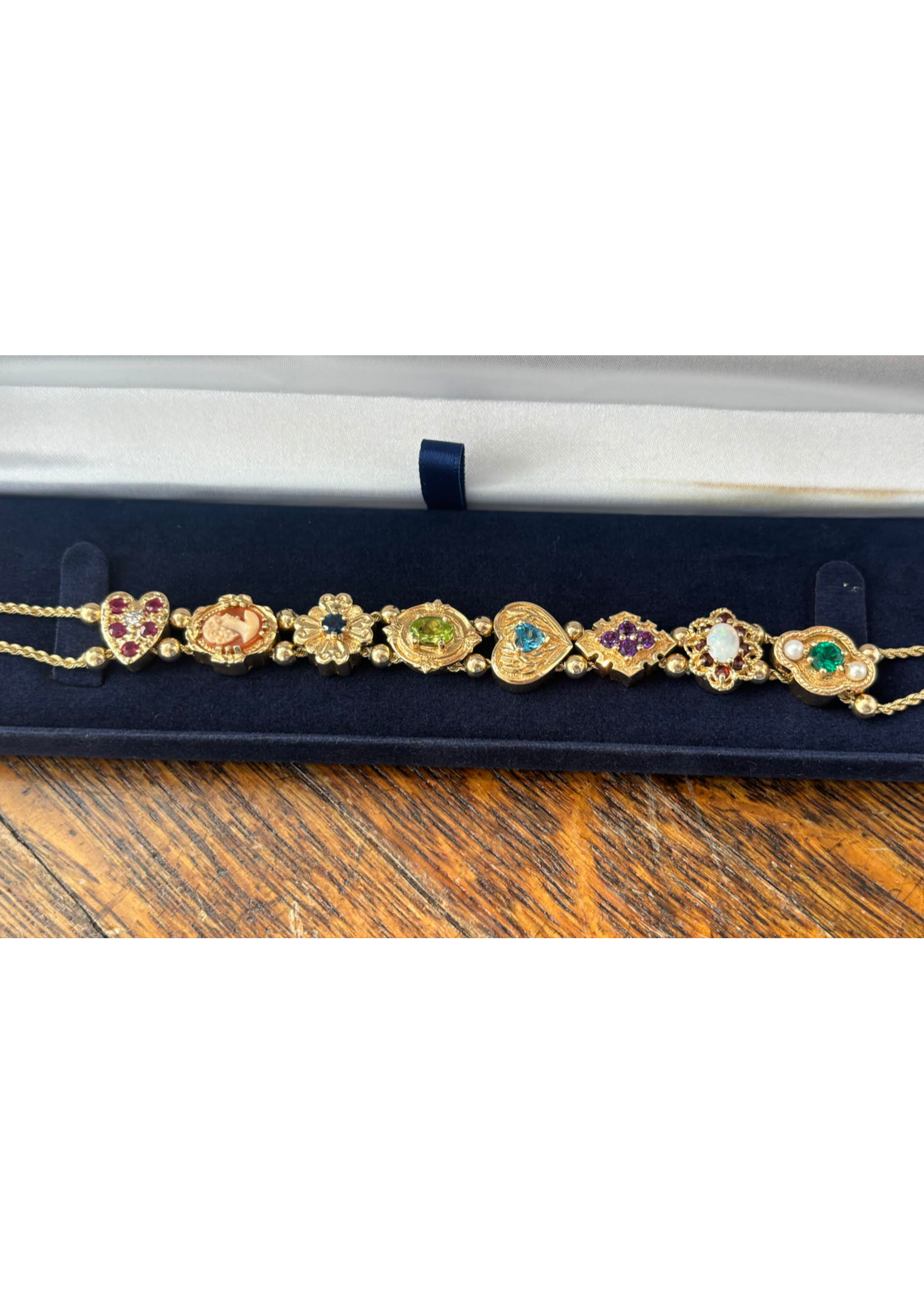 Jordans 14k Gold Estate Slide Bracelet