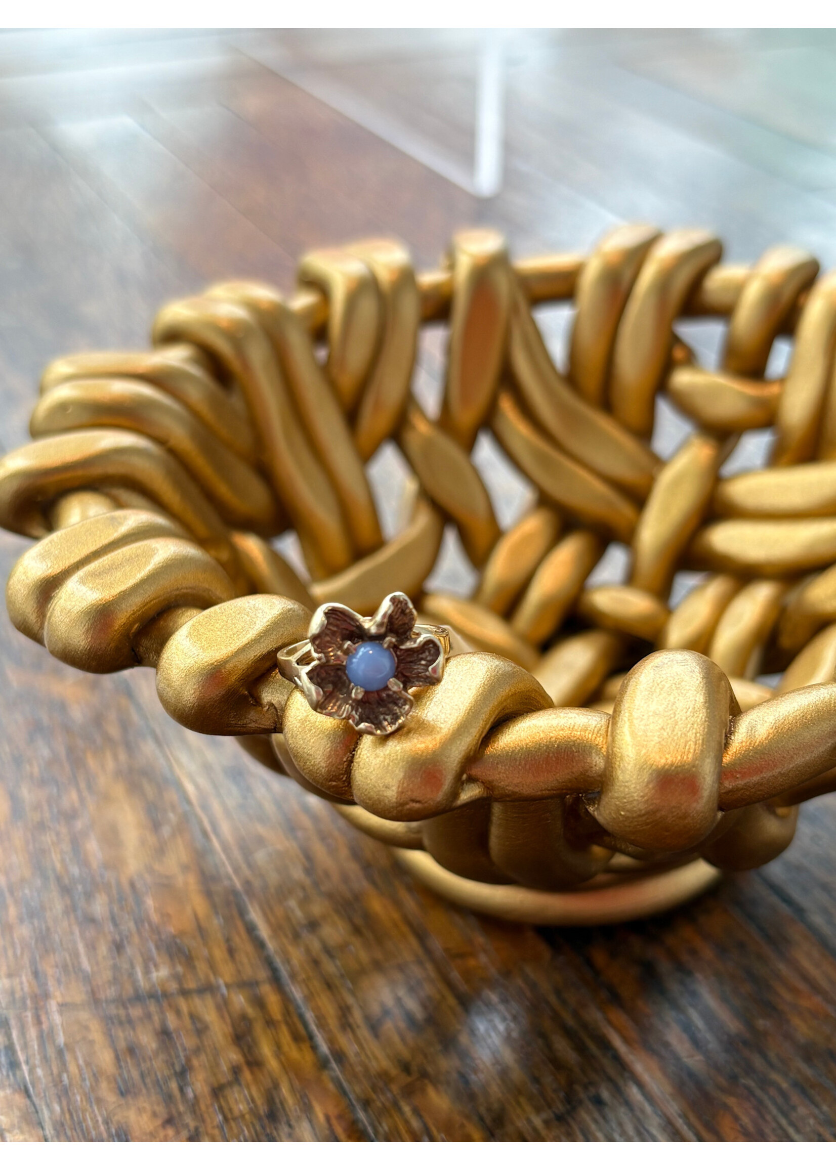 Jordans Floral LG Star Sapphire Estate Ring size 6