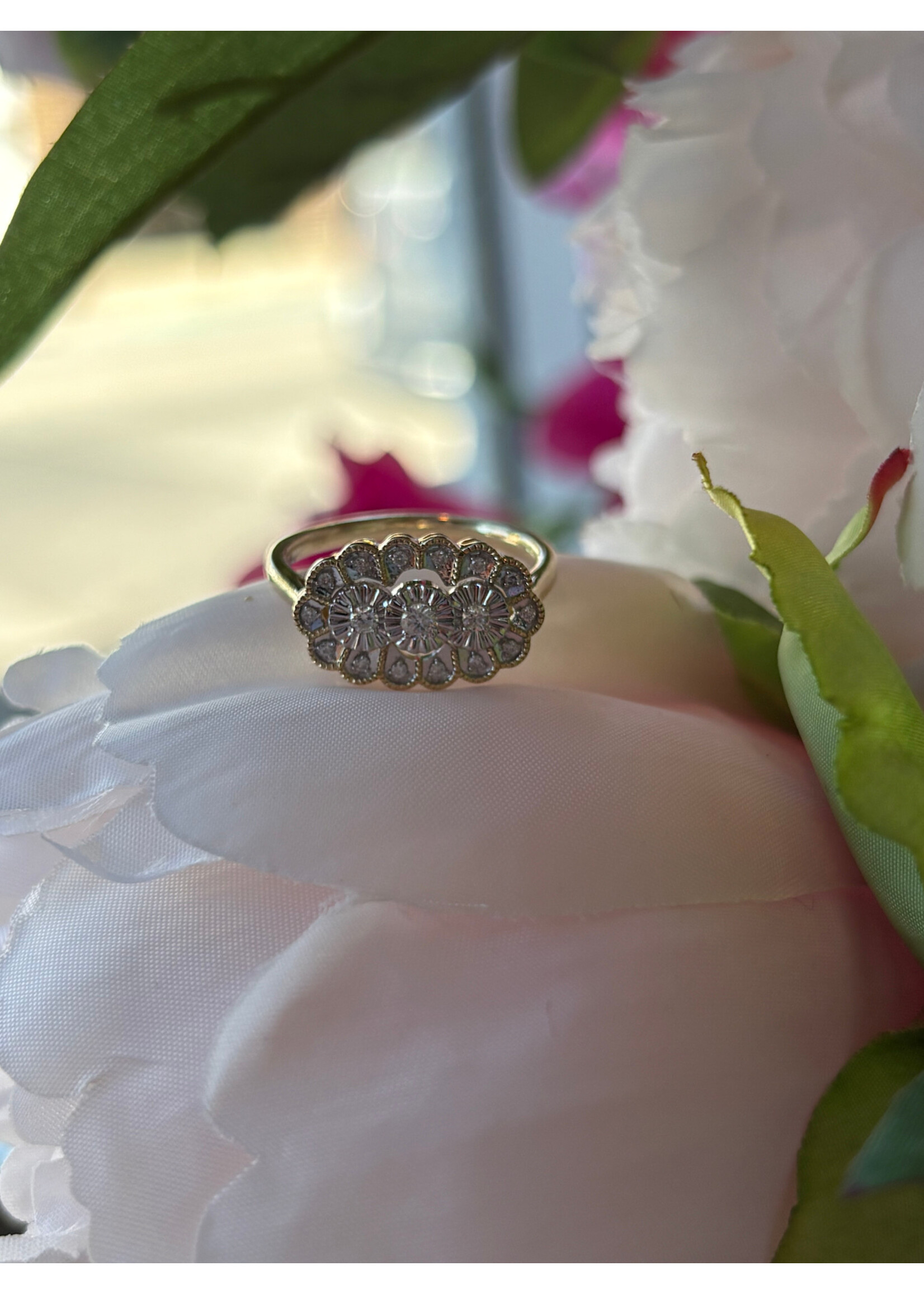 Jordans 10k Beaded Dinner Ring .20cttw