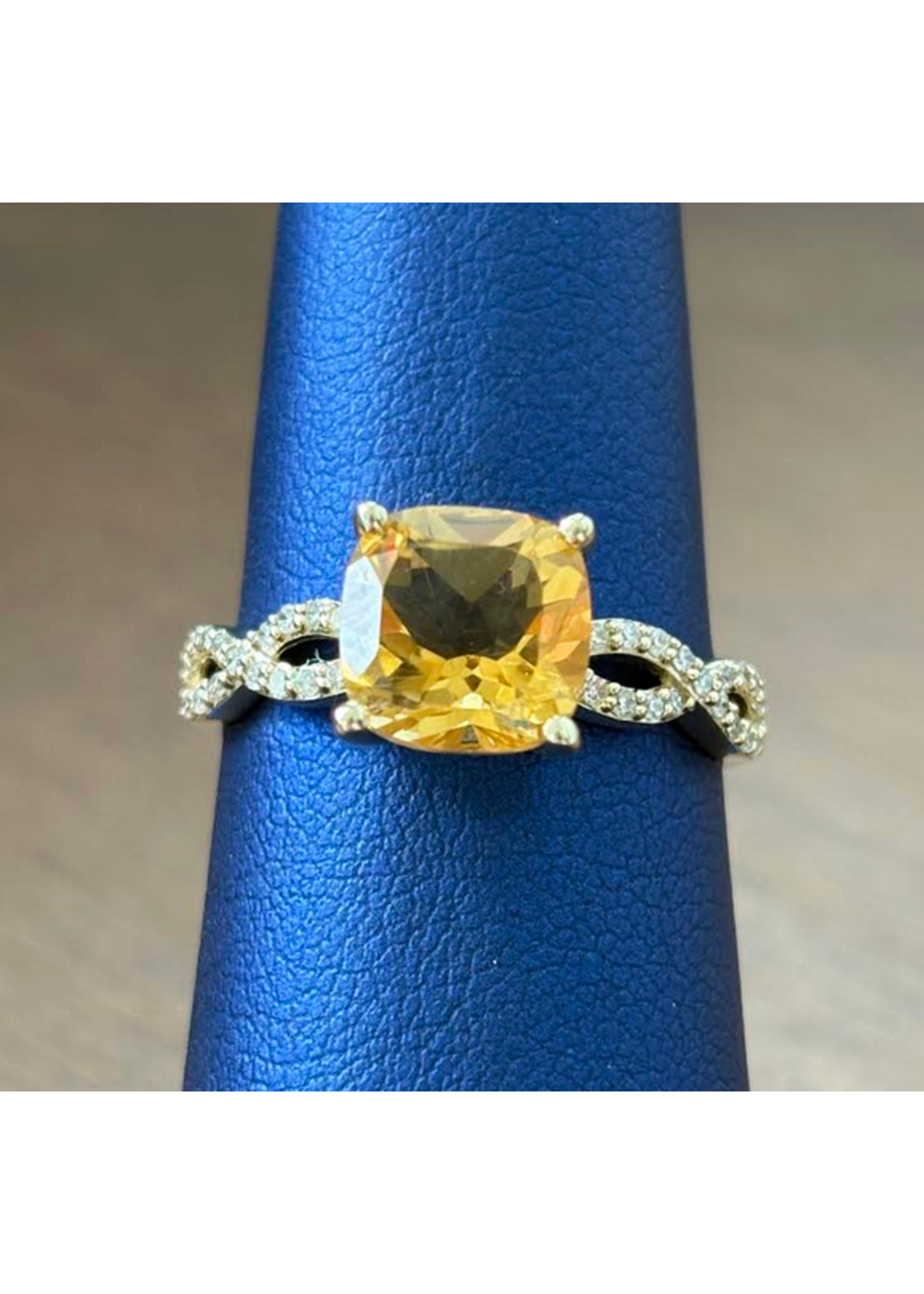 Jordans 10k 8mm Citrine and Diamond Ring .25cttw sz 7