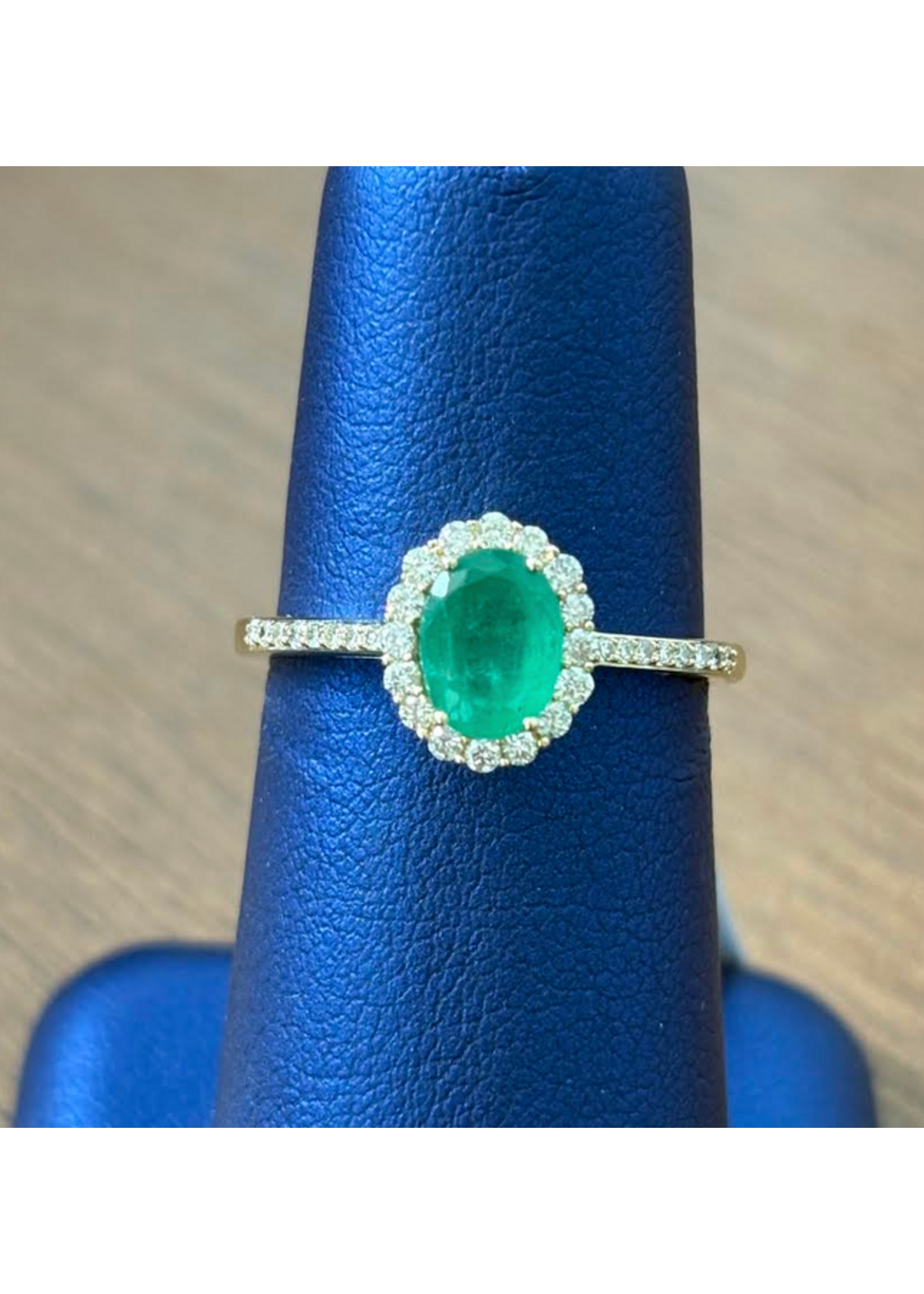 Jordans 10k Oval Emerald and Diamond Ring .25cttw sz 7