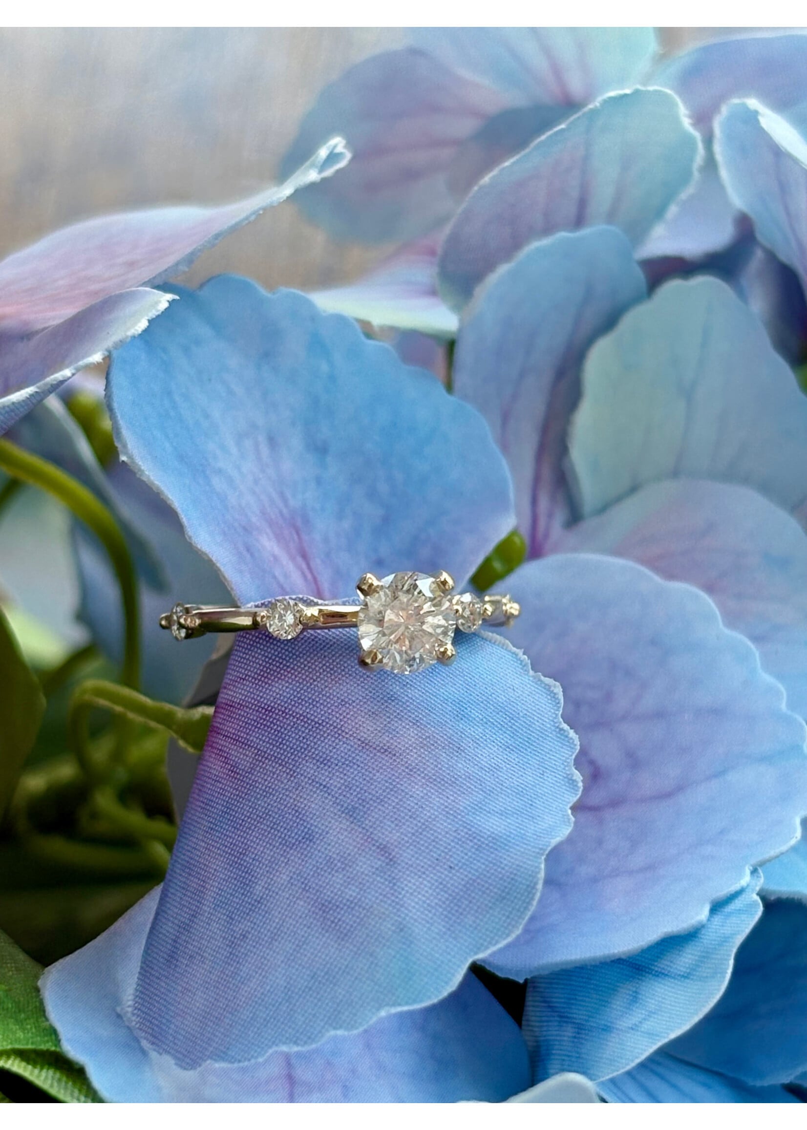 Jordans 1cttw (.75center) Accented Round Solitaire G/H-I1