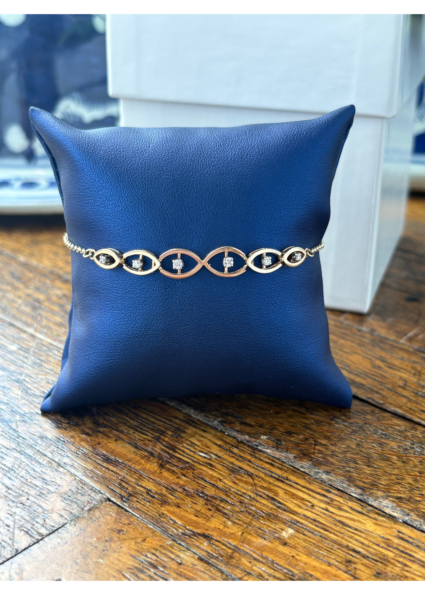 Jordans 14k Open Oval Diamond Bracelet