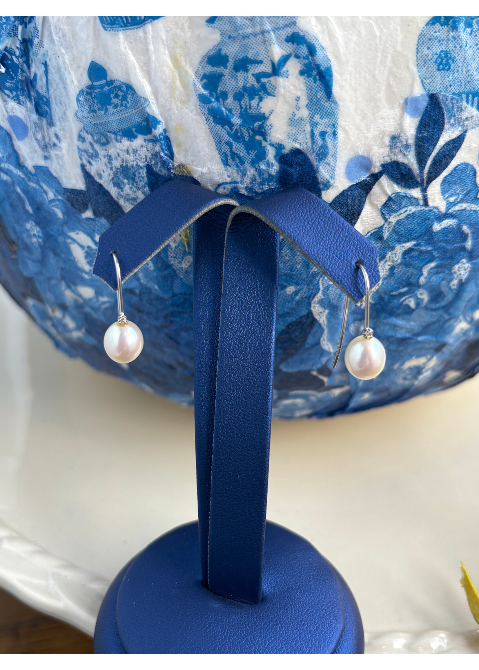 Jordans Pearl and Diamond Drop Fishhook Earring 10k white gold