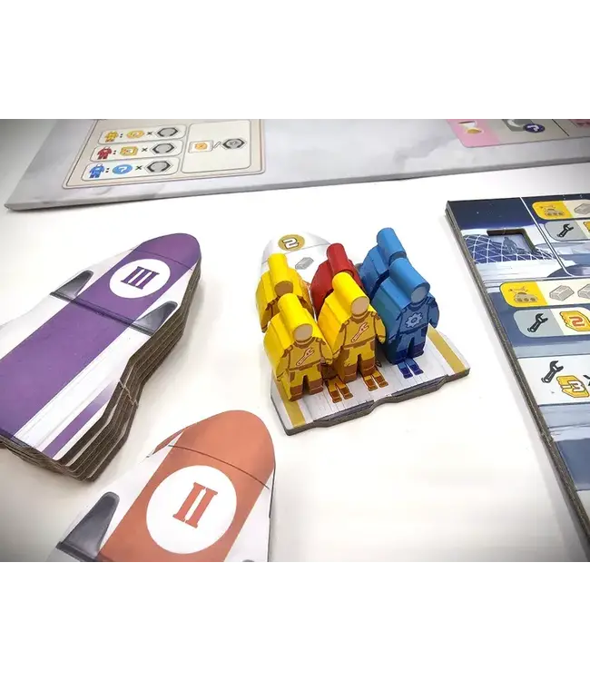 SHACKLETON BASE: A JOURNEY TO THE MOON (EN)