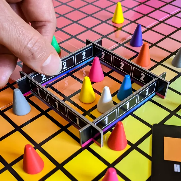 HUES & CUES (ML) | Board Game - Le Maitre Du Jeu Verdun