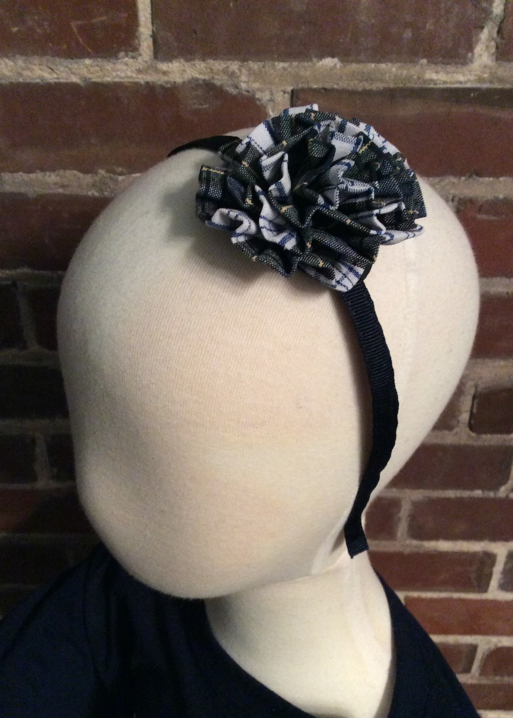 SMALL PLAID ROSETTE ATTACHED TO A  NAVY HEADBAND