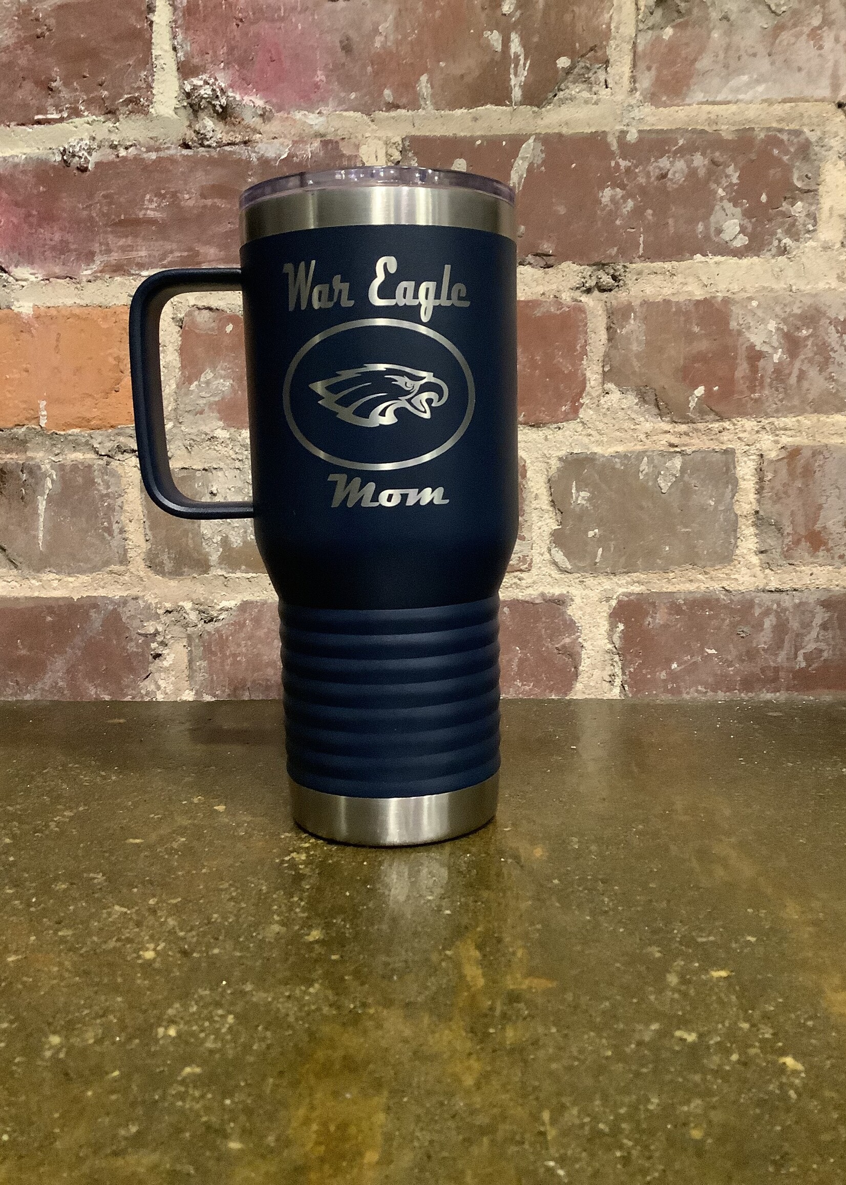 20 OZ TRAVEL MUG WITH HANDLE AND MOM ENGRAVED LOGO