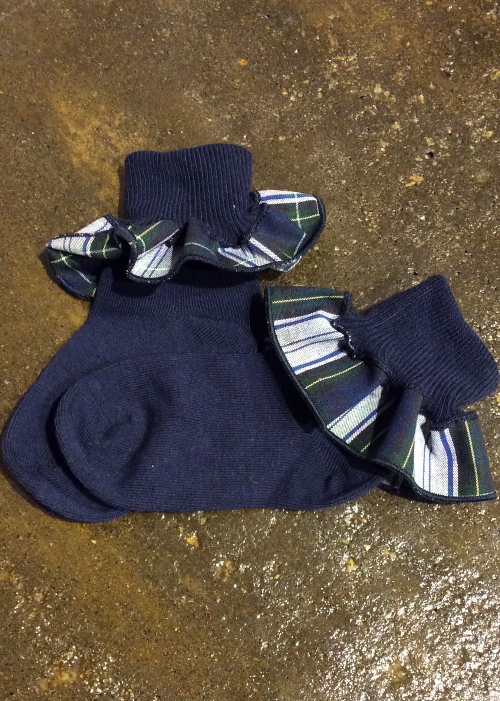 RUFFLED NAVY PLAID NAVY SOCK  SIZE  6-7 1/2