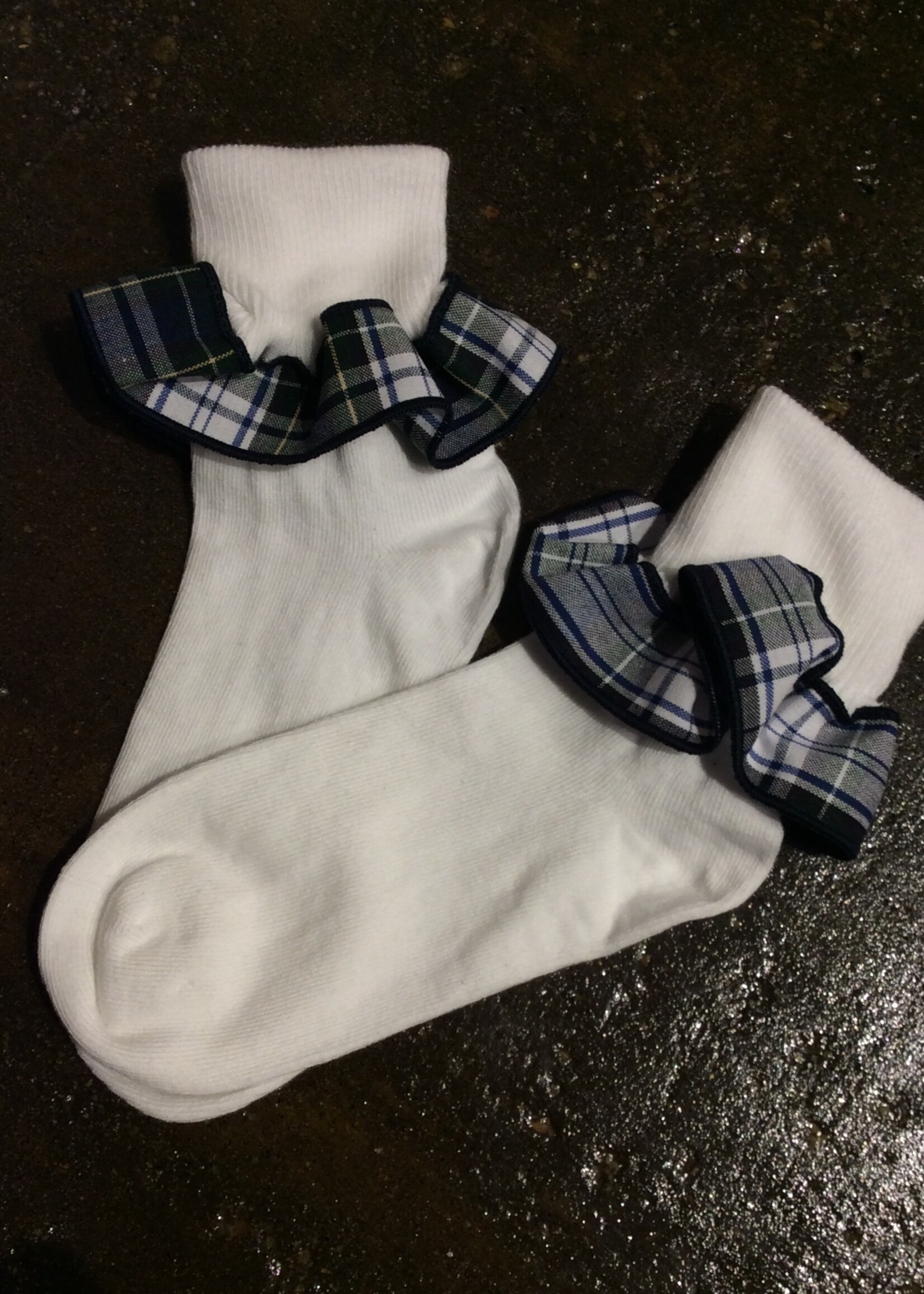 RUFFLED NAVY PLAID WHITE SOCK  SIZE  6-7 1/2