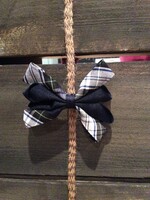 CARNIVAL PLAID & NAVY BOW ON PINCH CLIP-FBE67