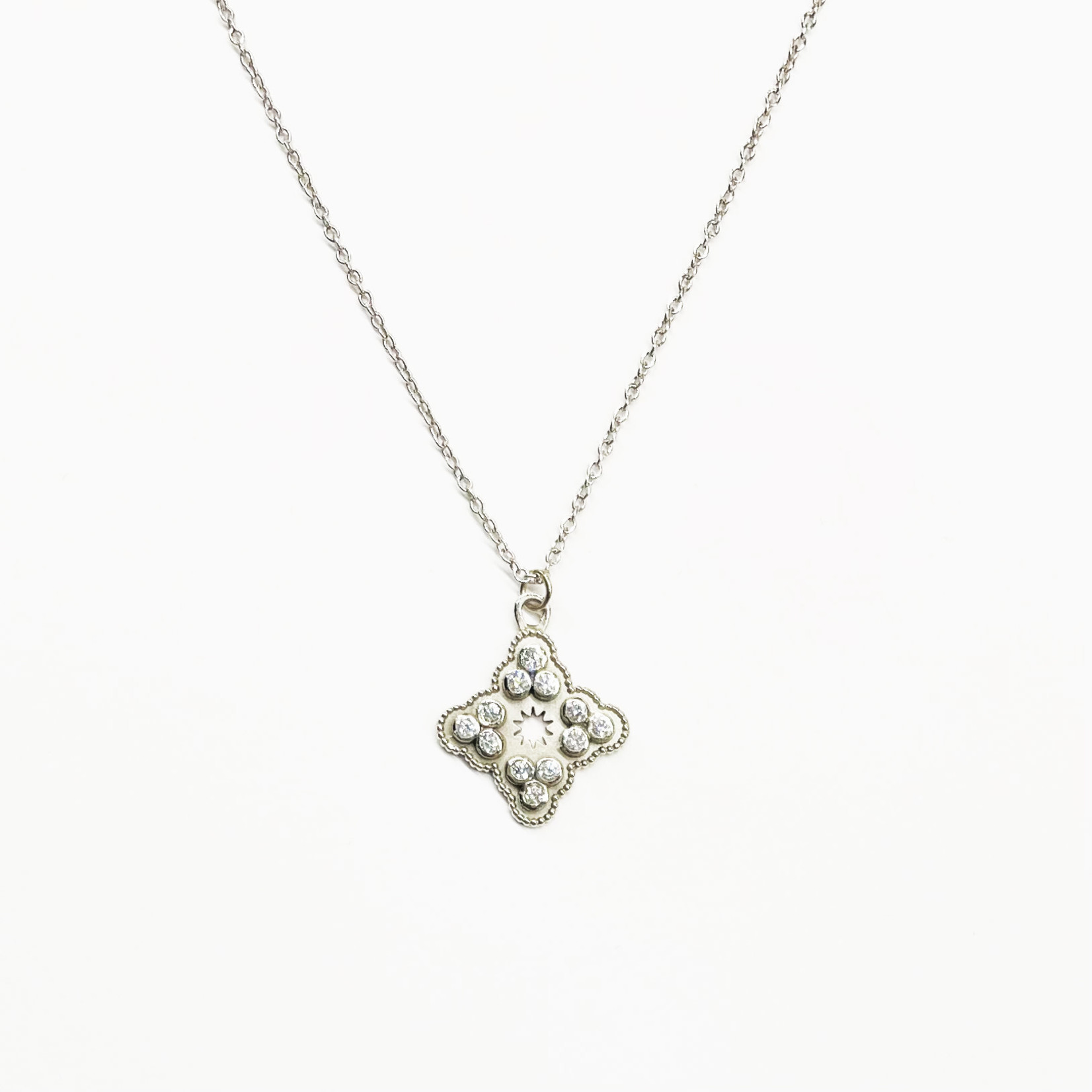 Megan Thorne Clover Starburst Small Charm Neck - 18K