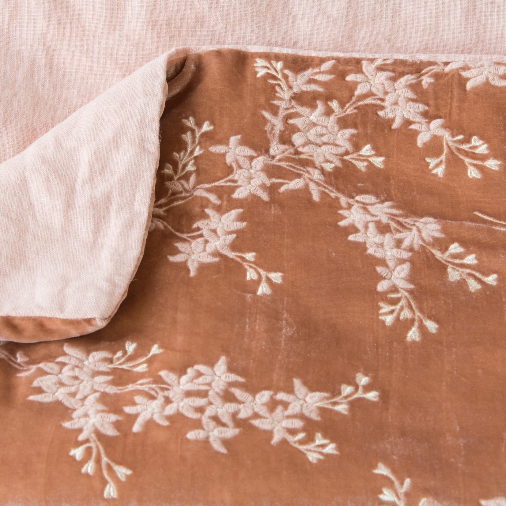 Bella Notte Lynette 24x24 Pillow