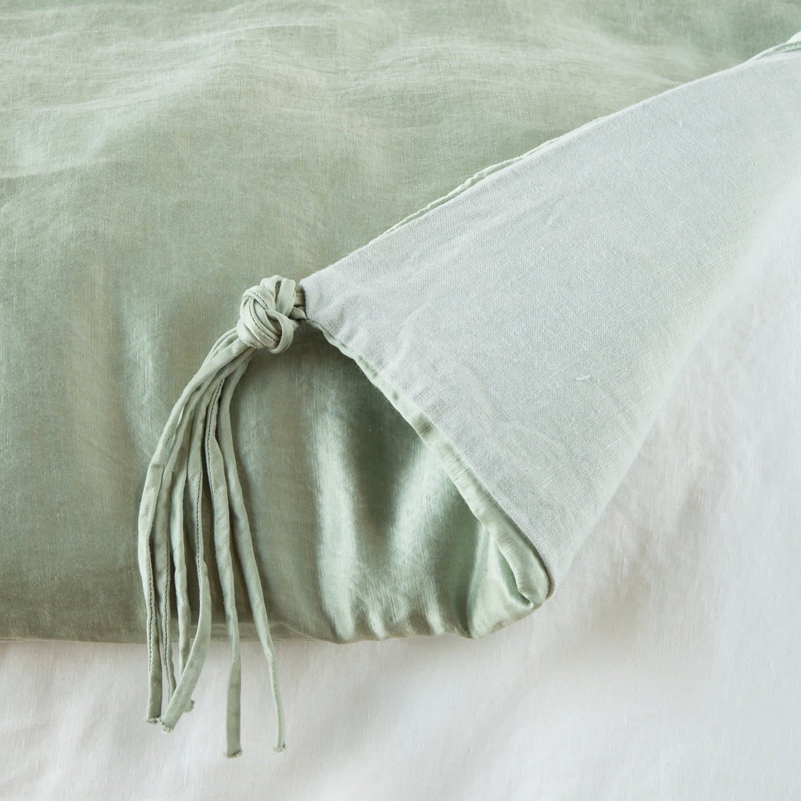 Bella Notte Taline Throw Blanket