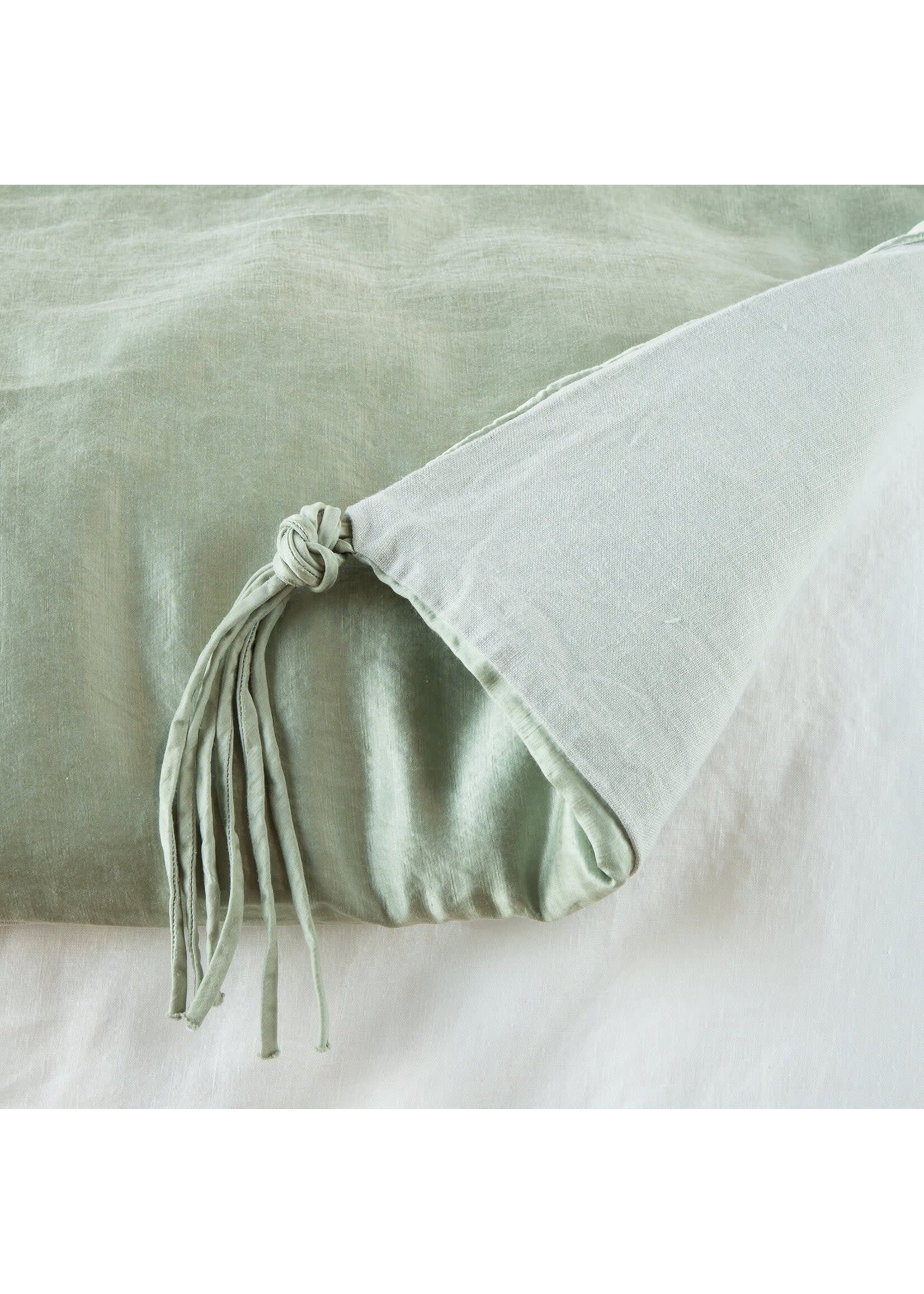 Bella Notte Taline Throw Blanket